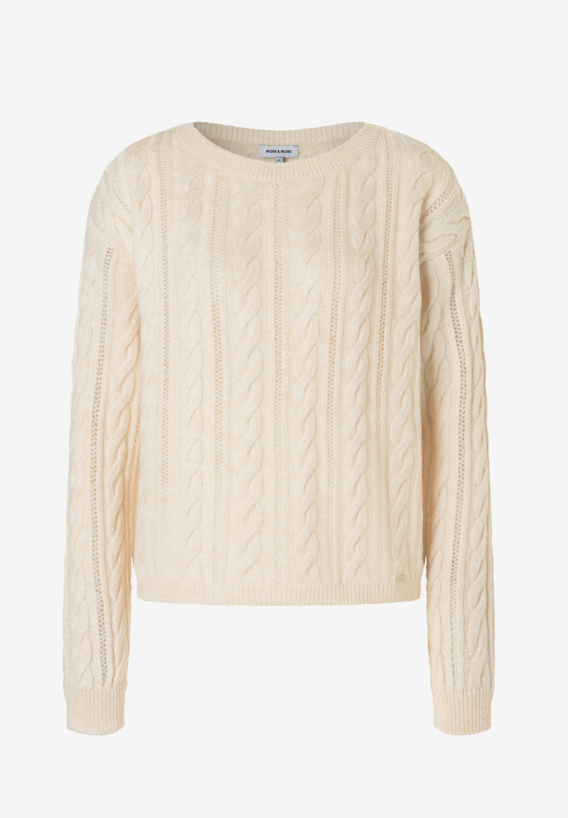 Ein MORE & MORE Pullover mit Zopfstrickmuster und Rundhalsausschnitt. Ein MORE & MORE Pullover mit Zopfstrickmuster und Rundhalsausschnitt.