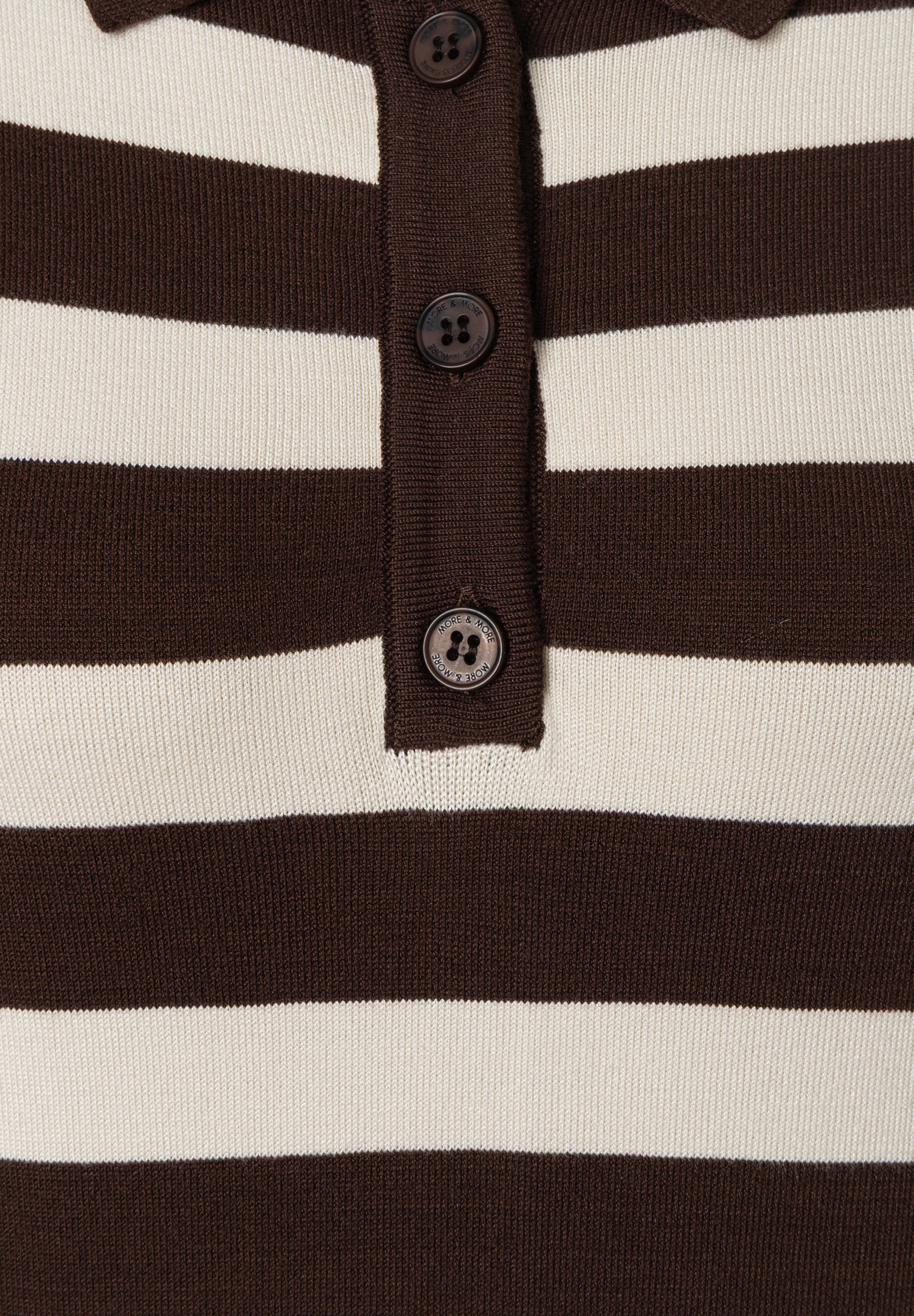 MORE & MORE Feinstrick-Pullover in Braun & Beige gestreift, mit halber Knopfleiste und Kragen, angenehm zu tragen. MORE & MORE Feinstrick-Pullover in Braun & Beige gestreift, mit halber Knopfleiste und Kragen, angenehm zu tragen.