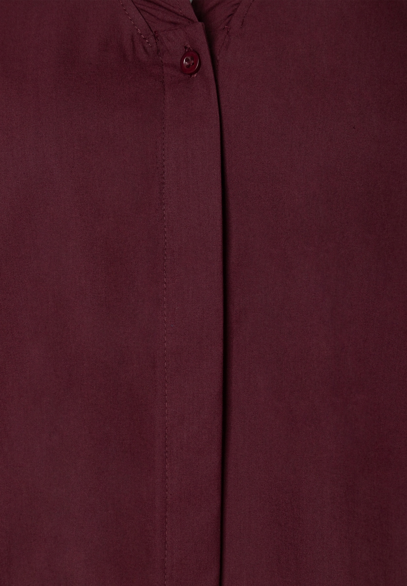 MORE & MORE Bluse aus Popeline-Baumwollmischung in Bordeaux. Klassisch, elastisch und angenehm zu tragen. MORE & MORE Bluse aus Popeline-Baumwollmischung in Bordeaux. Klassisch, elastisch und angenehm zu tragen.