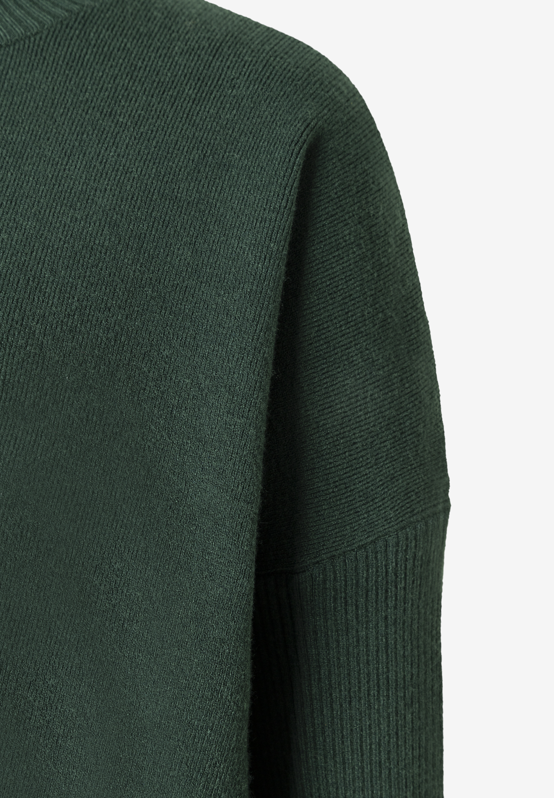 MORE & MORE Pullover in Dunkelgrün, gerippter Strick, Ärmel und Schulterpartie im Detail.