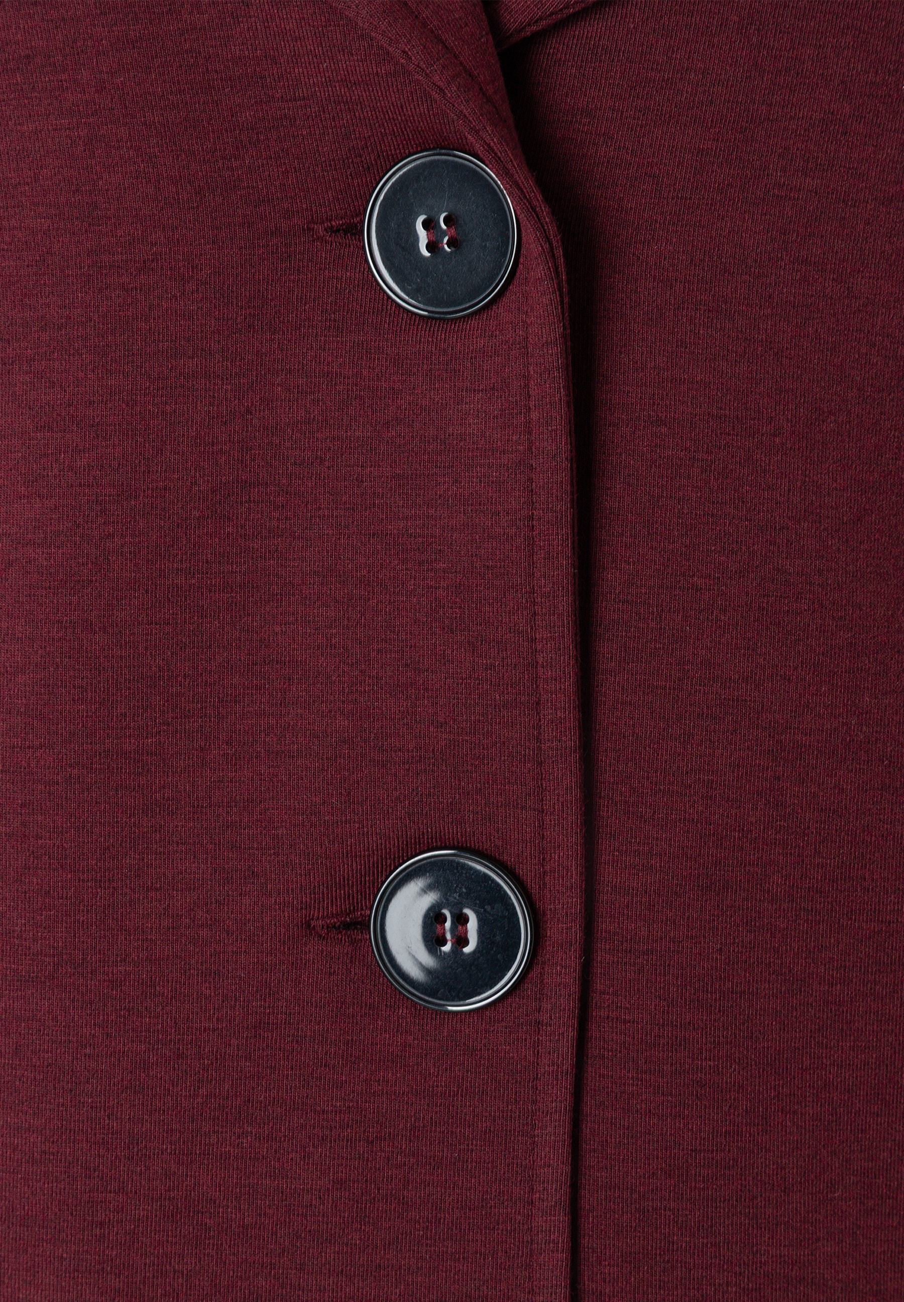 MORE & MORE Damenshirt aus Doubleface-Jersey, weich und elastisch, mit 2 glänzenden, dunkelgrauen Knöpfen. MORE & MORE Damenshirt aus Doubleface-Jersey, weich und elastisch, mit 2 glänzenden, dunkelgrauen Knöpfen.