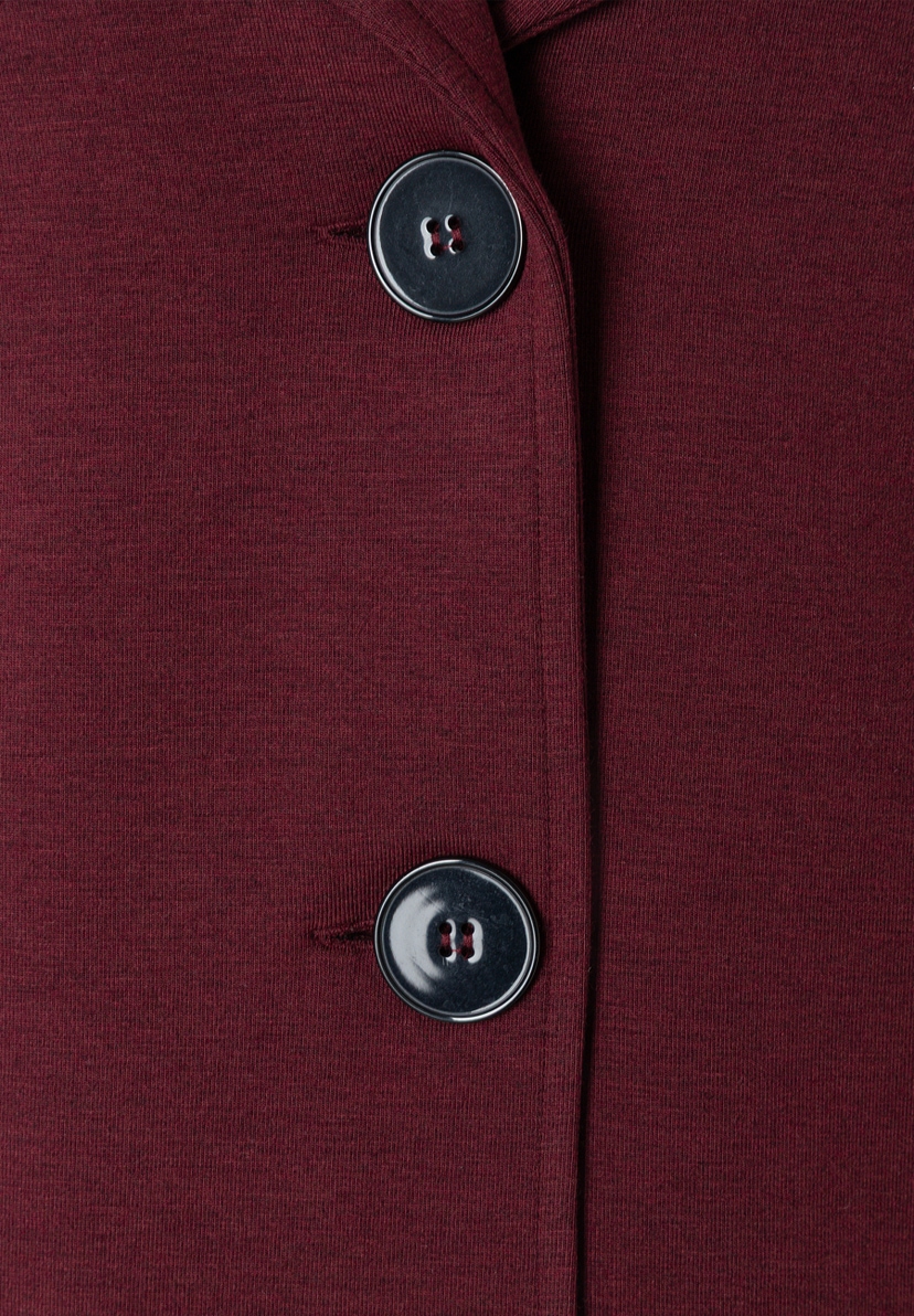 MORE & MORE Damenshirt aus Doubleface-Jersey, weich und elastisch, mit 2 glänzenden, dunkelgrauen Knöpfen. MORE & MORE Damenshirt aus Doubleface-Jersey, weich und elastisch, mit 2 glänzenden, dunkelgrauen Knöpfen.