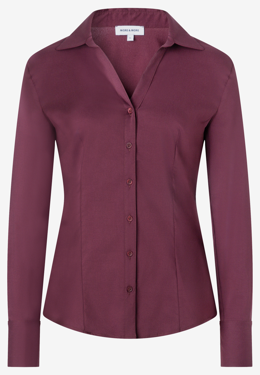 MORE & MORE Damen-Bluse in Dunkelrot, tailliert geschnitten, mit V-Ausschnitt, Umlegekragen und Knopfleiste. MORE & MORE Damen-Bluse in Dunkelrot, tailliert geschnitten, mit V-Ausschnitt, Umlegekragen und Knopfleiste.