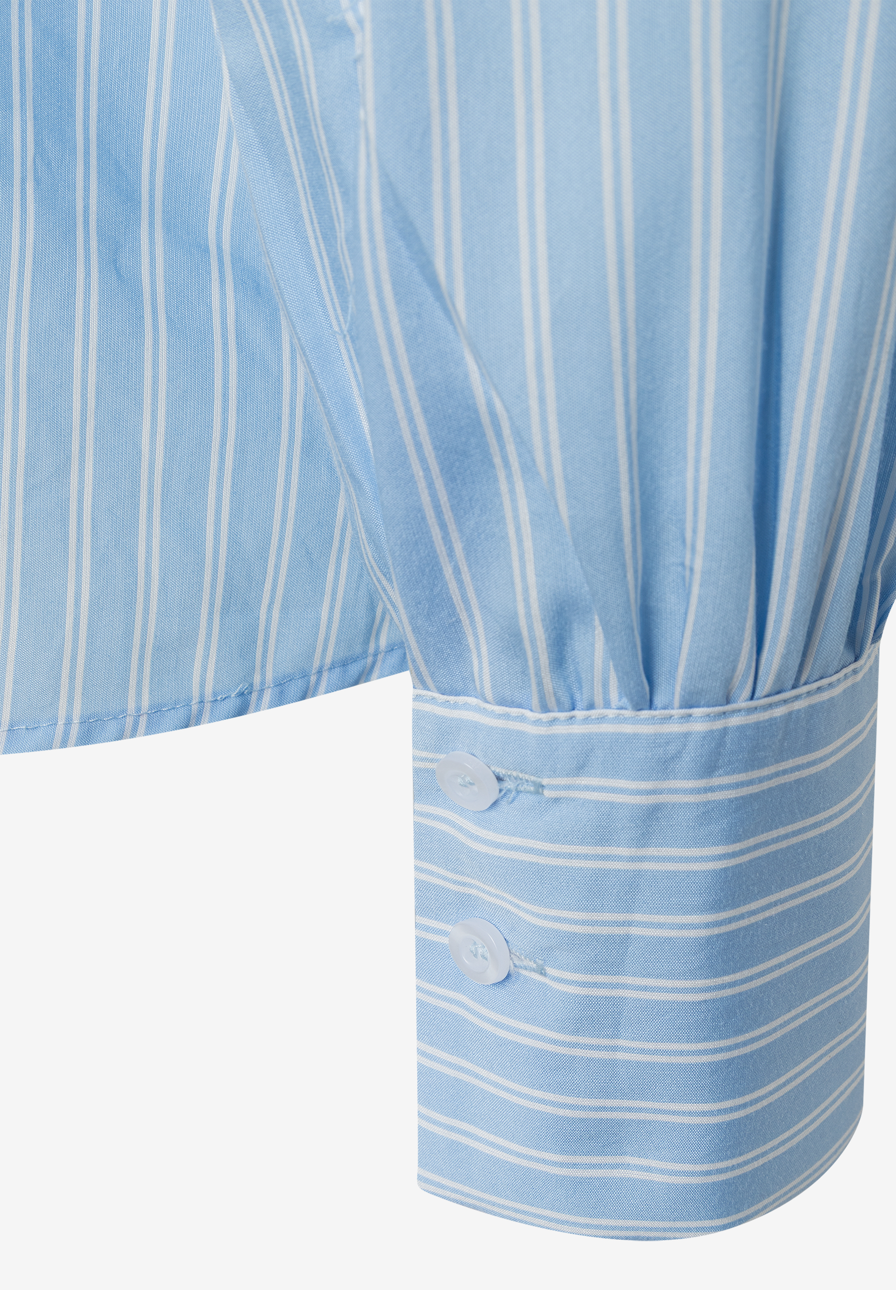 MORE & MORE Bluse: Hellblaue Bluse mit weißen Streifen, der geraffte Ärmel endet in einer Knopfmanschette mit zwei Knöpfen. MORE & MORE Bluse: Hellblaue Bluse mit weißen Streifen, der geraffte Ärmel endet in einer Knopfmanschette mit zwei Knöpfen.
