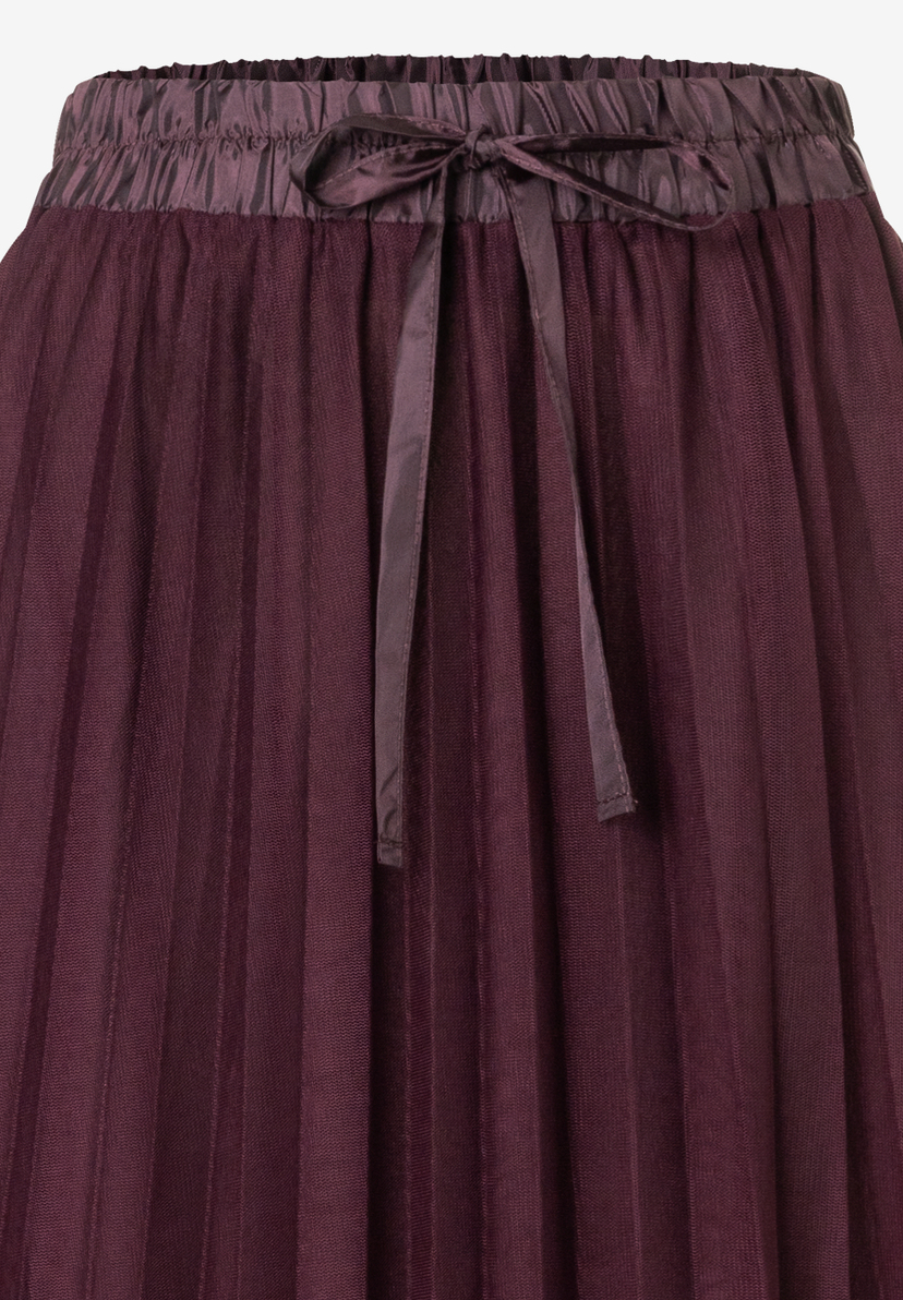 MORE & MORE Faltenrock aus elastischem Mesh in dunklem Bordeaux mit Bindeband an der Taille. MORE & MORE Faltenrock aus elastischem Mesh in dunklem Bordeaux mit Bindeband an der Taille.