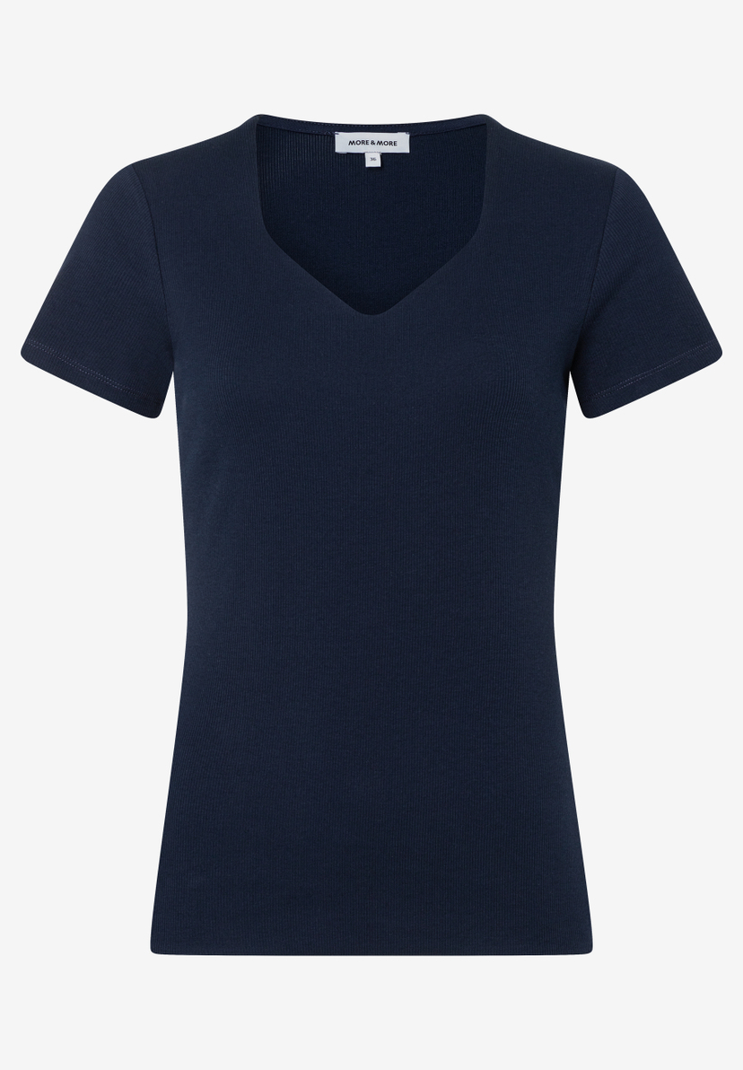 Ein geripptes, dunkelblaues MORE & MORE T-Shirt mit V-Ausschnitt liegt flach auf einem weißen Hintergrund. Ein geripptes, dunkelblaues MORE & MORE T-Shirt mit V-Ausschnitt liegt flach auf einem weißen Hintergrund.