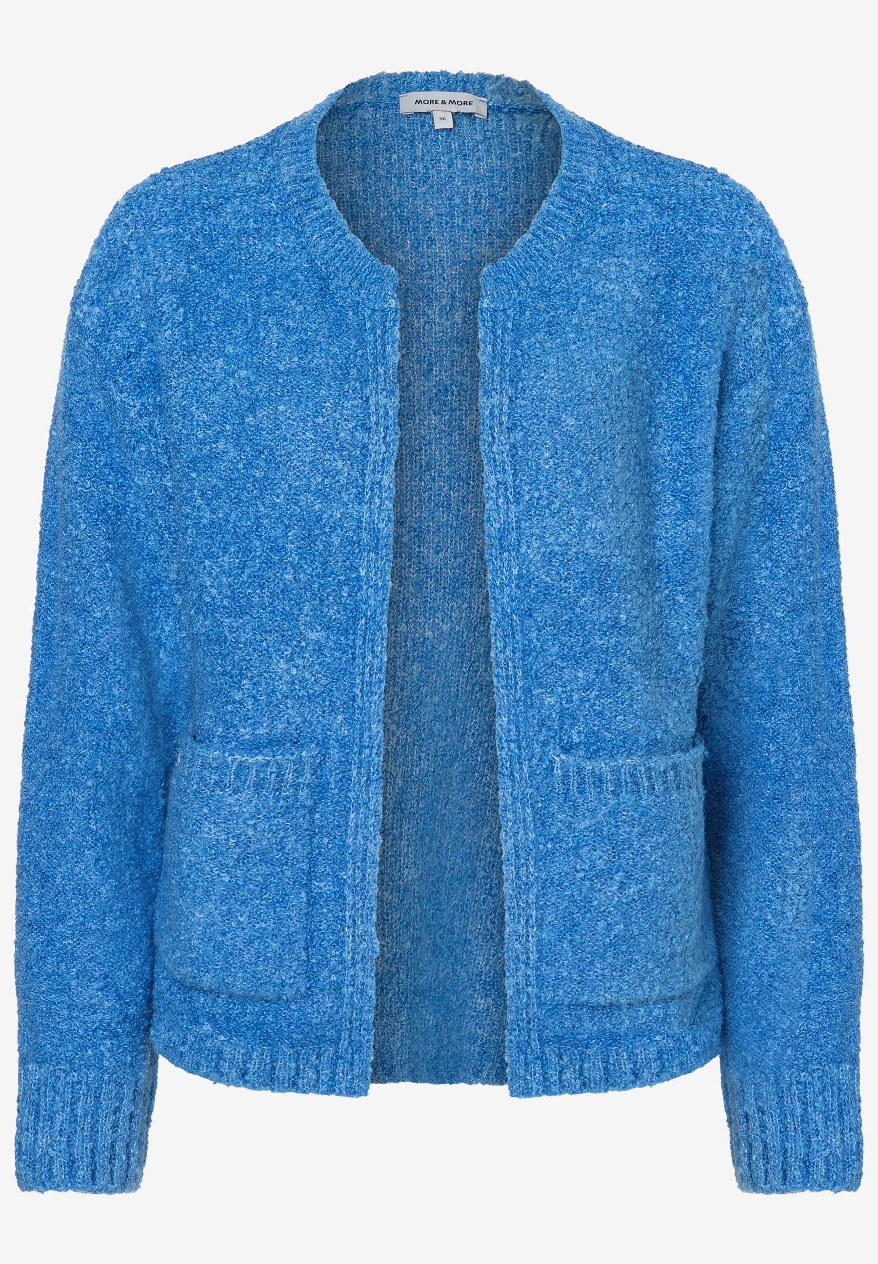 Ein blauer Strick-Cardigan der Marke MORE & MORE mit Bouclé-Material und zwei aufgesetzten Taschen. Ein blauer Strick-Cardigan der Marke MORE & MORE mit Bouclé-Material und zwei aufgesetzten Taschen.