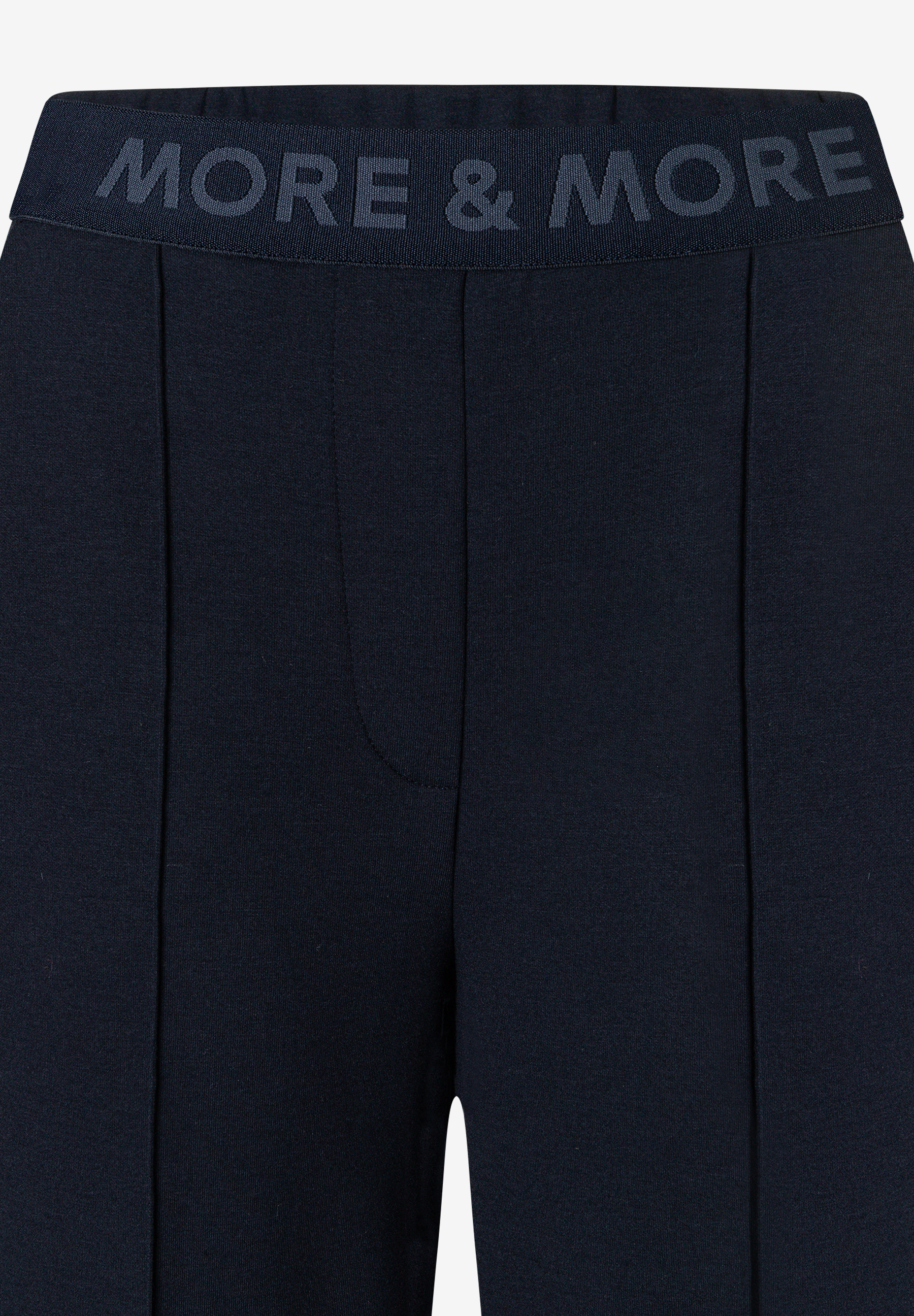 MORE & MORE Jersey-Hose: dunkelblaue, elastische Hose mit Gummibund und Marken-Schriftzug für angenehmen Tragekomfort. MORE & MORE Jersey-Hose: dunkelblaue, elastische Hose mit Gummibund und Marken-Schriftzug für angenehmen Tragekomfort.