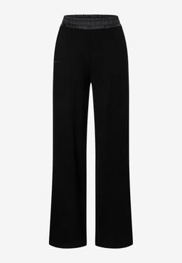 MORE & MORE schwarze Jersey-Jeans mit weitem Bein, elastischem Bund und seitlichem Label-Print für hohen Tragekomfort.