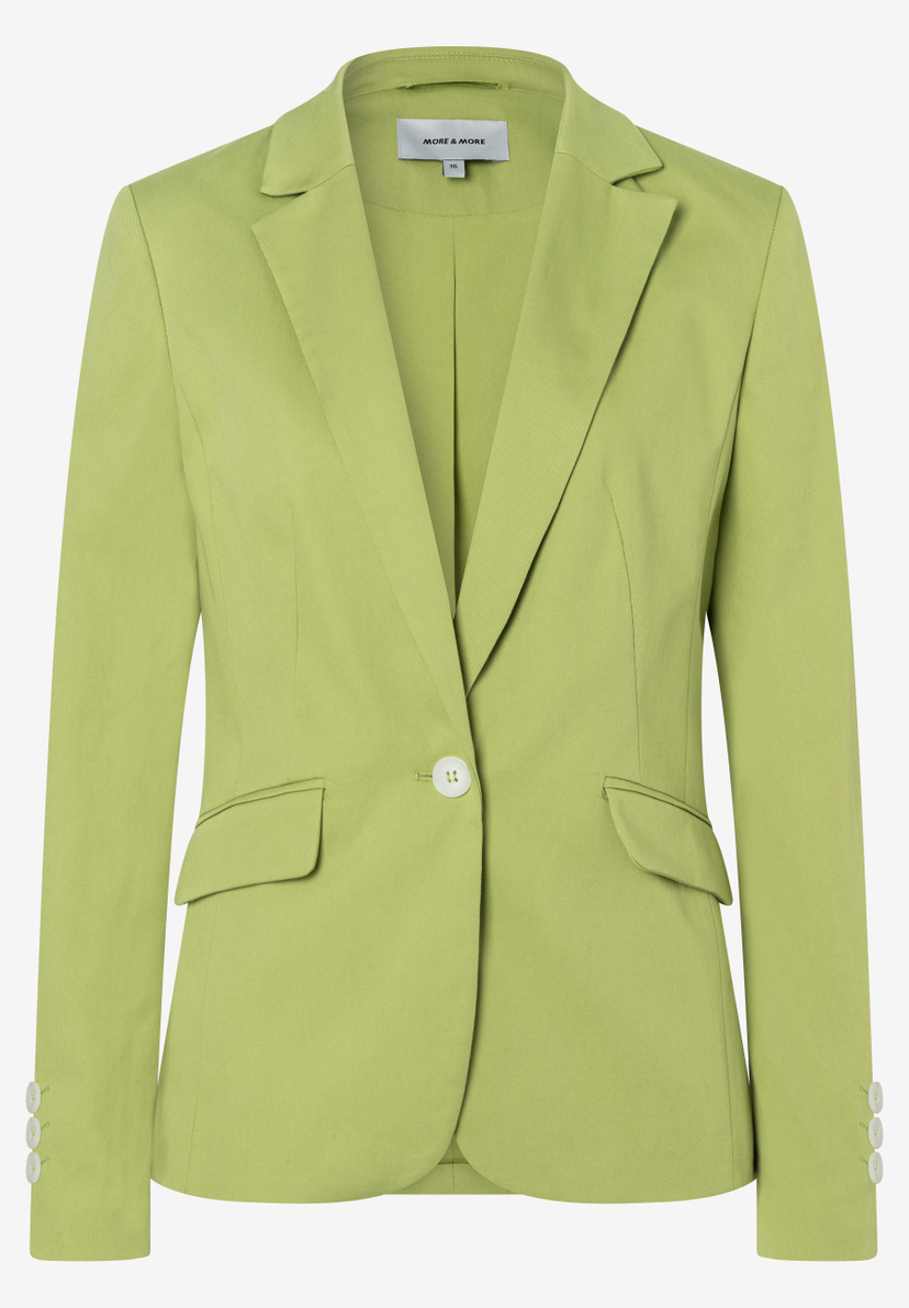 Ein lindgrüner MORE & MORE Blazer, geschlossen mit einem Knopf, mit Taschen. Ein lindgrüner MORE & MORE Blazer, geschlossen mit einem Knopf, mit Taschen.