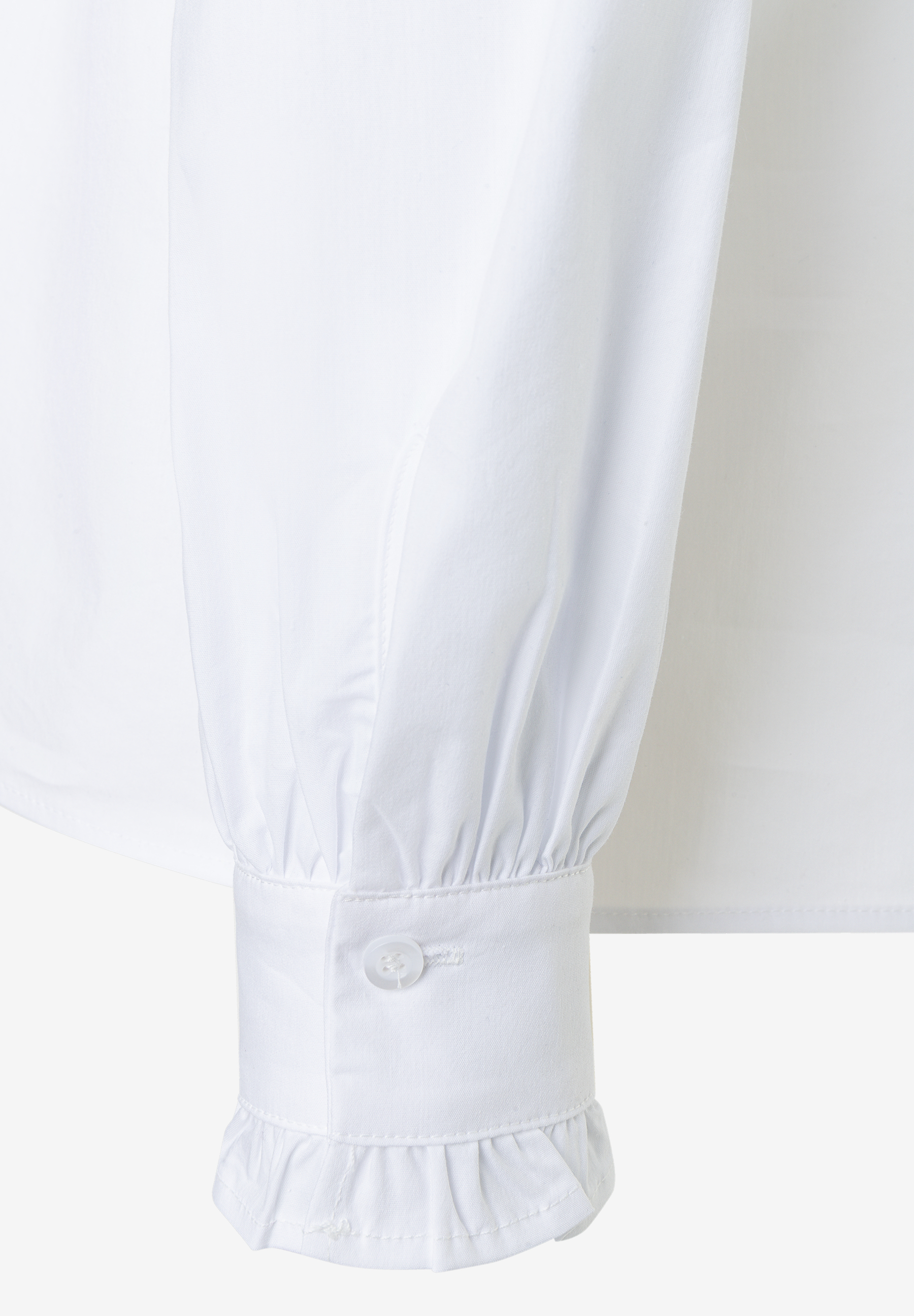 MORE & MORE Bluse: Detailaufnahme des Ärmelabschlusses mit Rüschen und Knopf MORE & MORE Bluse: Detailaufnahme des Ärmelabschlusses mit Rüschen und Knopf
