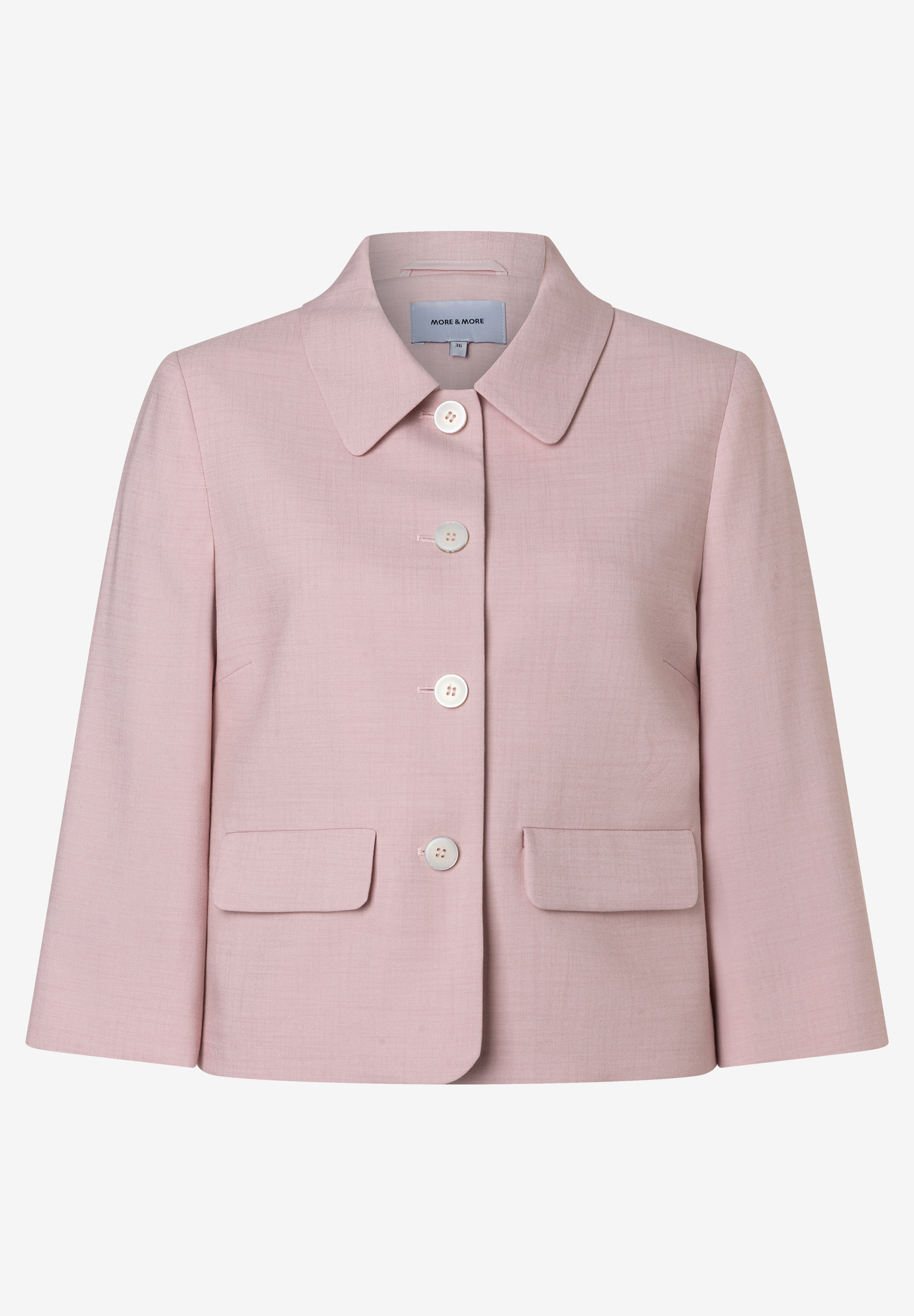 Eine hellrosa MORE & MORE Jacke mit Knöpfen und Taschen, mittig platziert. Eine hellrosa MORE & MORE Jacke mit Knöpfen und Taschen, mittig platziert.
