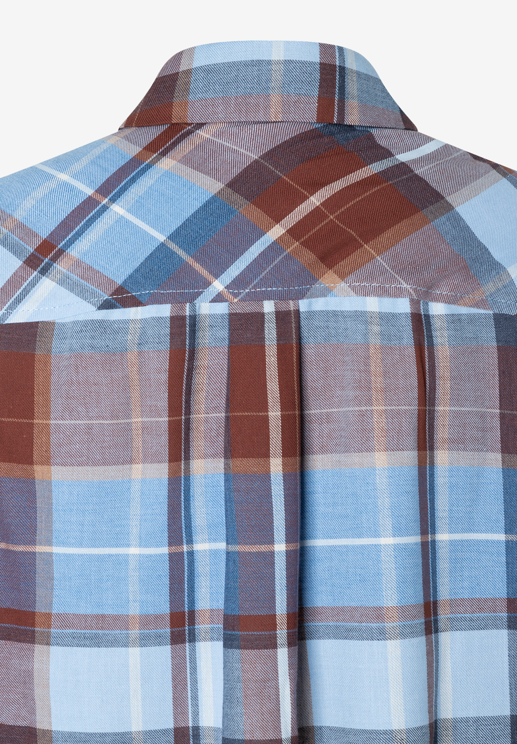 Nahaufnahme des Rückens einer MORE & MORE Bluse mit blau-braunem Karomuster und Webware für angenehmen Tragekomfort. Nahaufnahme des Rückens einer MORE & MORE Bluse mit blau-braunem Karomuster und Webware für angenehmen Tragekomfort.