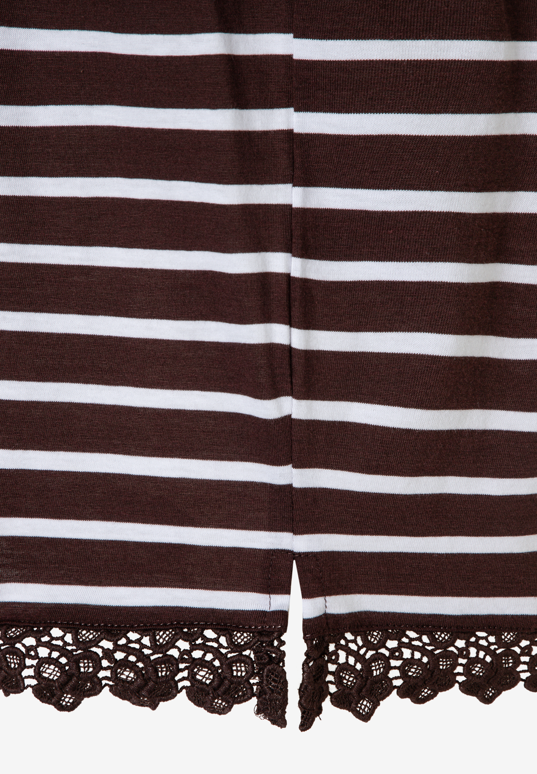 MORE & MORE Jersey-Oberteil mit braun-weißen Streifen und zarter, brauner Spitzenborte am Saum, weich und elastisch. MORE & MORE Jersey-Oberteil mit braun-weißen Streifen und zarter, brauner Spitzenborte am Saum, weich und elastisch.