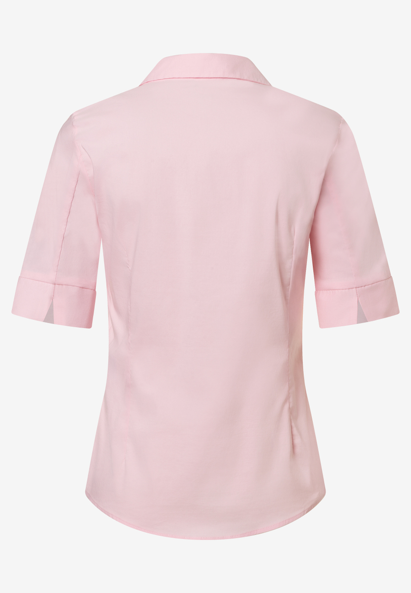 Rückansicht einer hellrosa MORE & MORE Bluse mit kurzen Ärmeln und Popeline-Material. Rückansicht einer hellrosa MORE & MORE Bluse mit kurzen Ärmeln und Popeline-Material.
