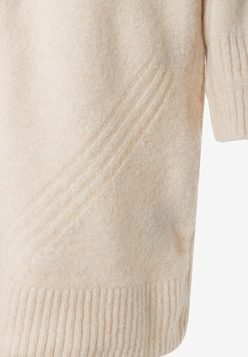 MORE & MORE Damen-Strickkleid: Beiges, flauschiges Feinstrick-Kleid mit Diagonalstreifen-Struktur und Rippbündchen am Saum. MORE & MORE Damen-Strickkleid: Beiges, flauschiges Feinstrick-Kleid mit Diagonalstreifen-Struktur und Rippbündchen am Saum.
