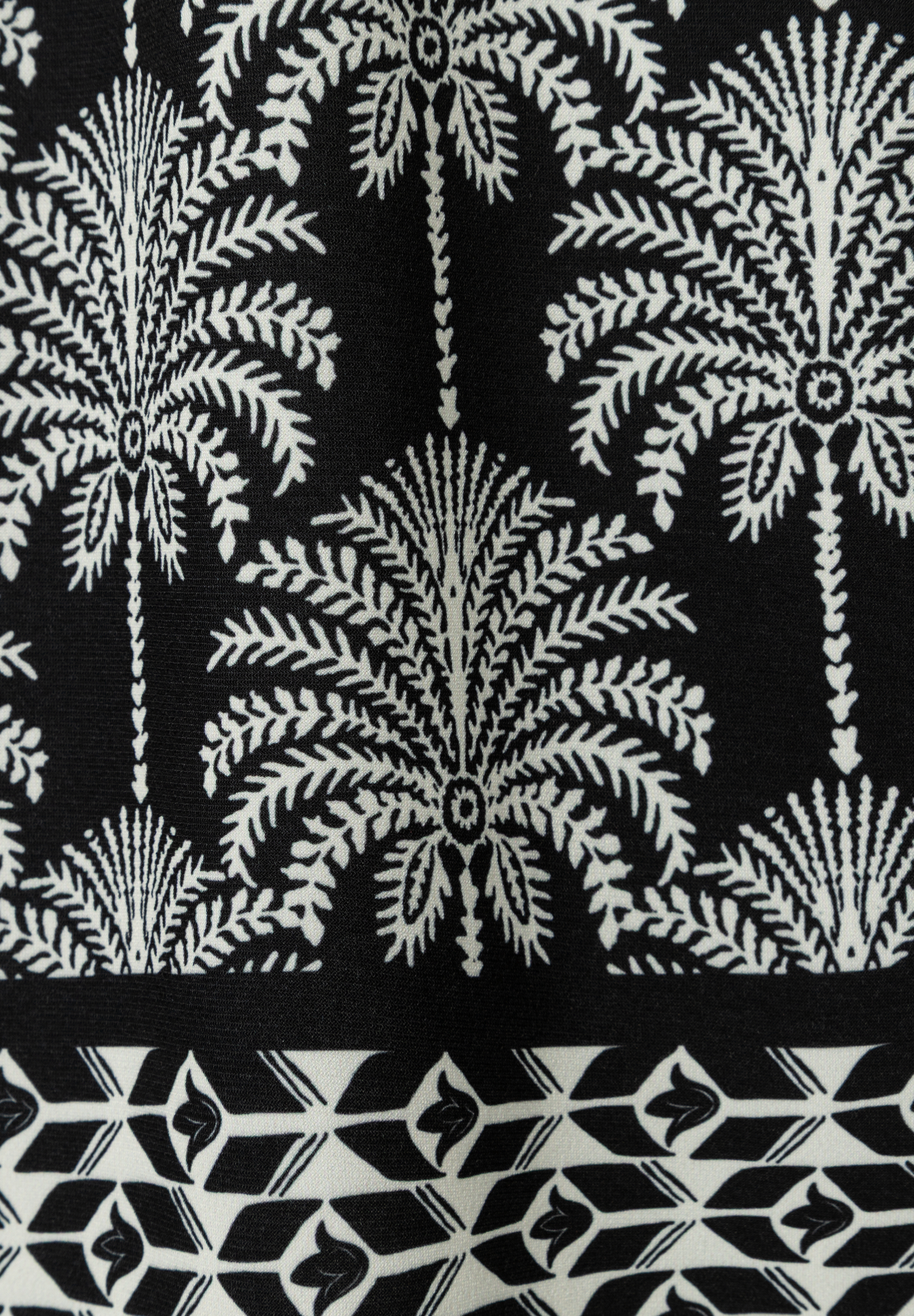 MORE & MORE Jersey-Jeans mit schwarz-weißem Palmen- und geometrischem Muster, knitterarm und fließend. MORE & MORE Jersey-Jeans mit schwarz-weißem Palmen- und geometrischem Muster, knitterarm und fließend.