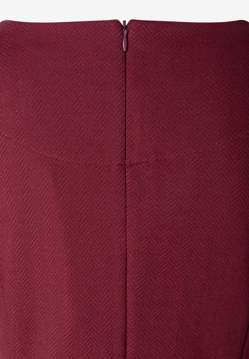MORE & MORE Oberteil aus weinrotem Strukturjersey, weich und elastisch, mit Reißverschluss hinten. MORE & MORE Oberteil aus weinrotem Strukturjersey, weich und elastisch, mit Reißverschluss hinten.