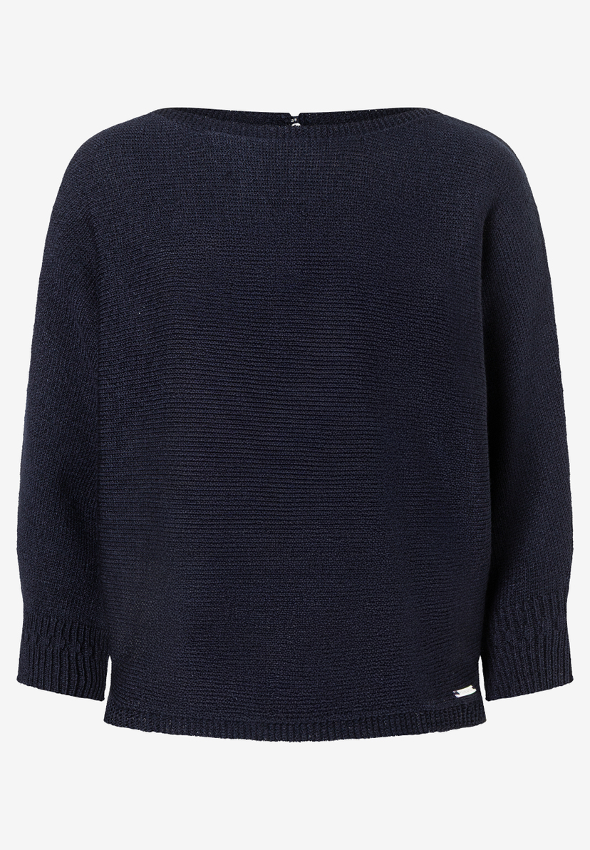 Ein dunkelblauer Strickpullover von MORE & MORE mit Rundhalsausschnitt liegt vor einem neutralen Hintergrund. Ein dunkelblauer Strickpullover von MORE & MORE mit Rundhalsausschnitt liegt vor einem neutralen Hintergrund.