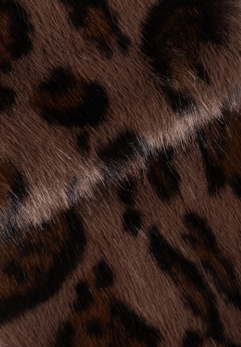 MORE & MORE Accessoire: Brauner Pelzstoff mit Leopardenmuster, kurze Haare, von oben nach unten verlaufende Streifen. MORE & MORE Accessoire: Brauner Pelzstoff mit Leopardenmuster, kurze Haare, von oben nach unten verlaufende Streifen.
