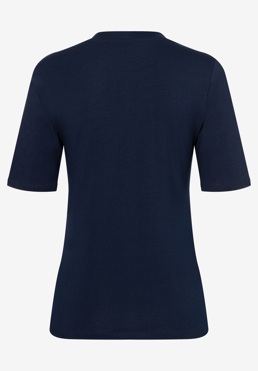 Ein marineblaues, bequemes MORE & MORE Jersey-T-Shirt mit kurzen Ärmeln. Ein marineblaues, bequemes MORE & MORE Jersey-T-Shirt mit kurzen Ärmeln.