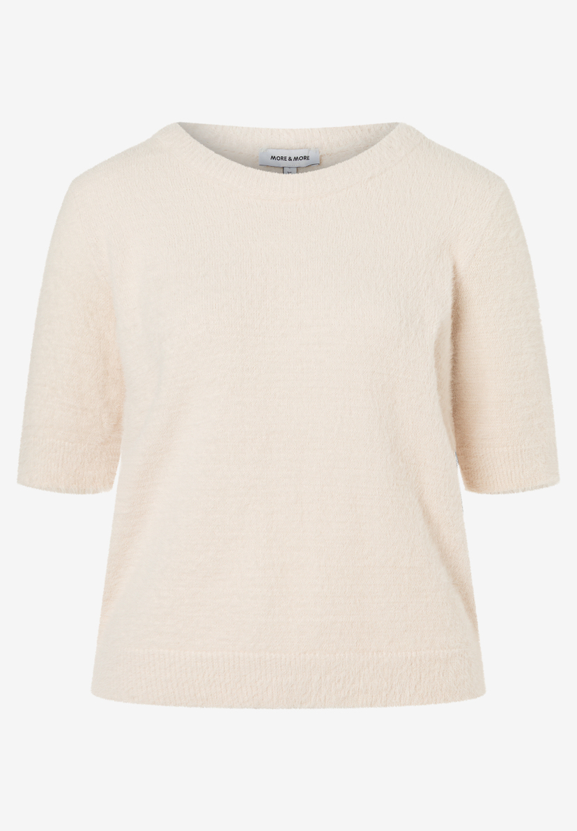 MORE & MORE Kurzarm-Pullover in Crème, flauschig strukturiert mit Rundhalsausschnitt und Rippbündchen an Ärmeln und Saum.