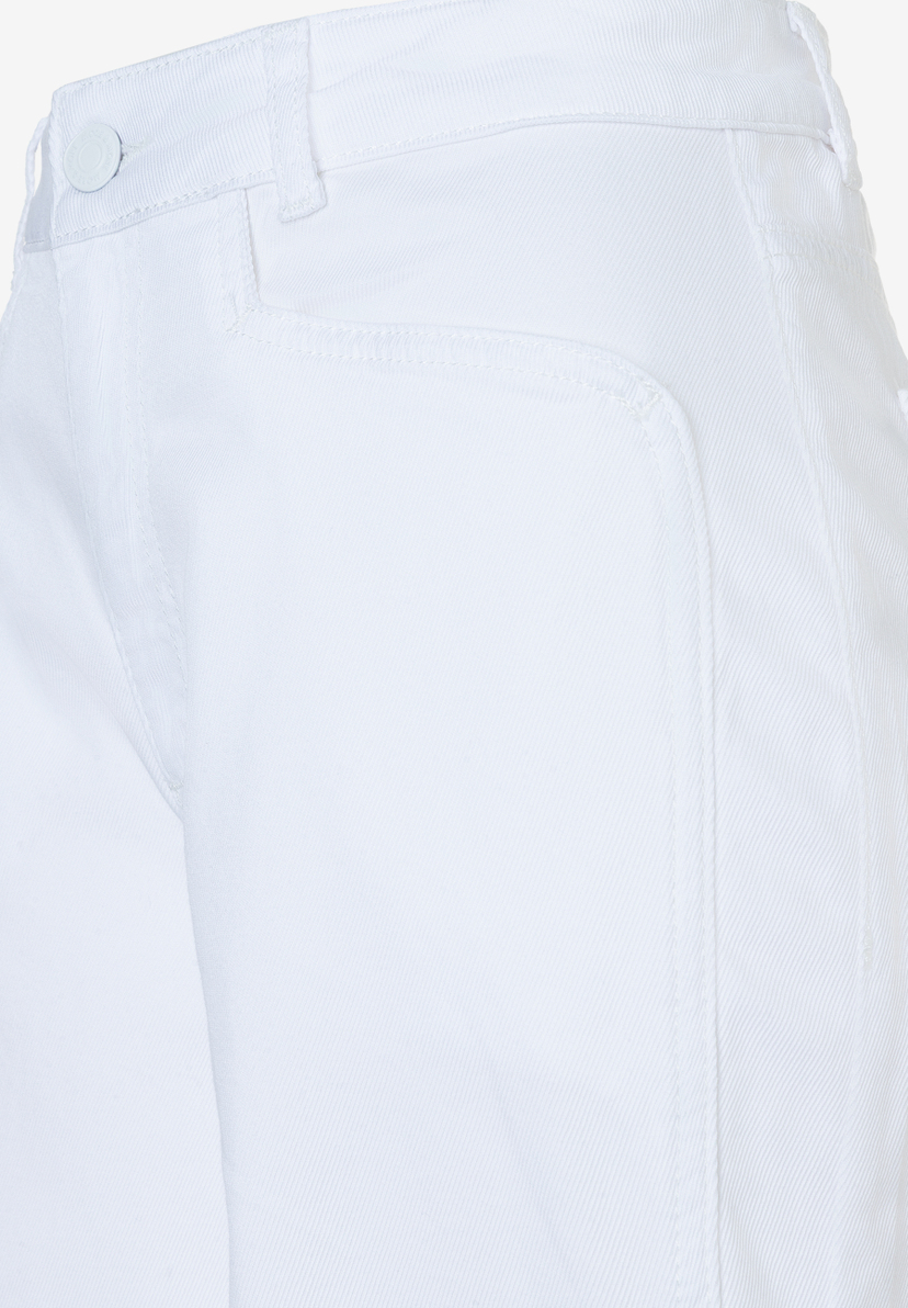 MORE & MORE Jeans aus Baumwollmischung: eine weiße Hose mit Knopfverschluss, elastisch und hautfreundlich. MORE & MORE Jeans aus Baumwollmischung: eine weiße Hose mit Knopfverschluss, elastisch und hautfreundlich.