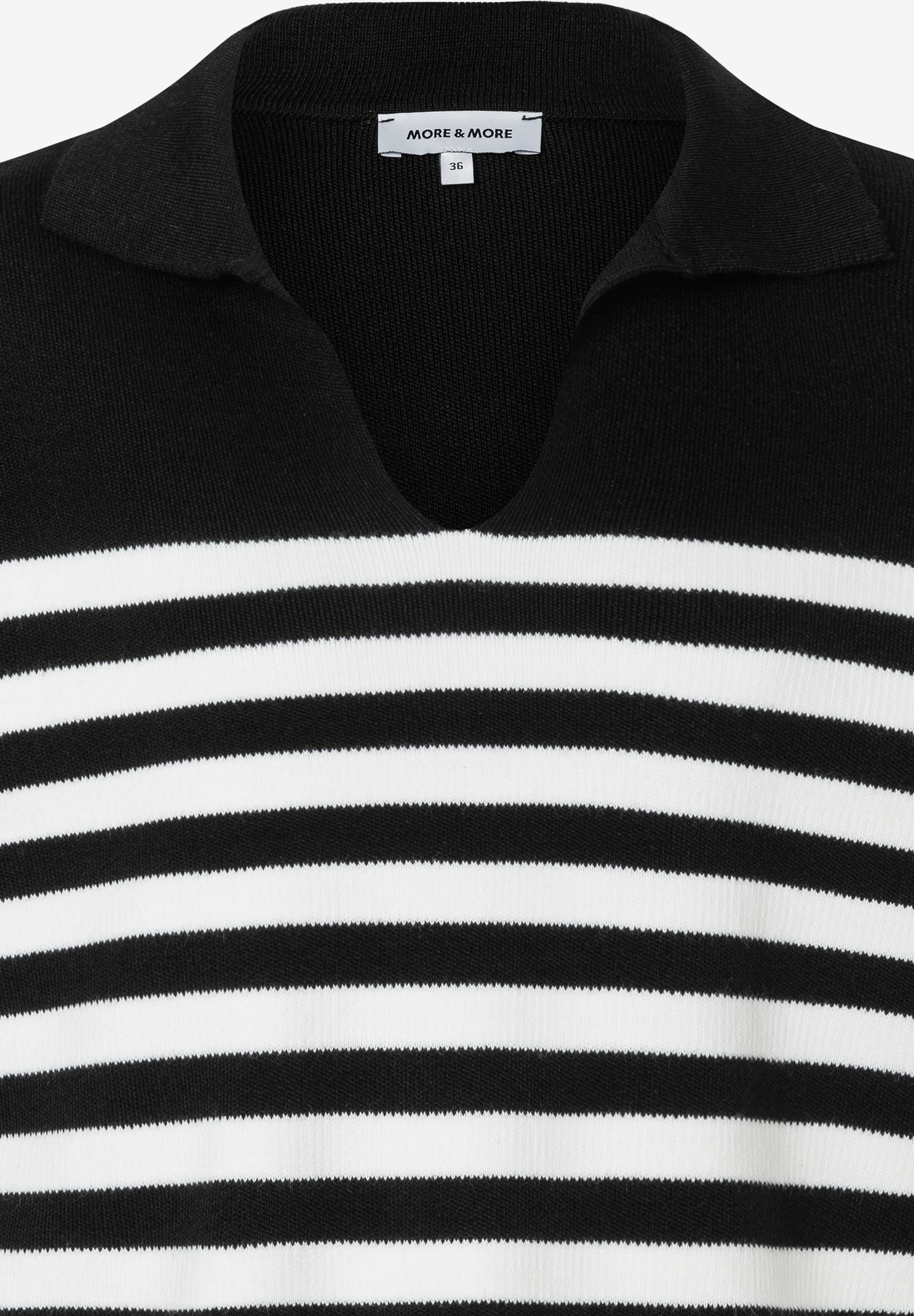 Detailansicht eines gestreiften MORE & MORE Oberteils (Strick) mit Kragen. Schwarze und weiße horizontale Streifen. Detailansicht eines gestreiften MORE & MORE Oberteils (Strick) mit Kragen. Schwarze und weiße horizontale Streifen.