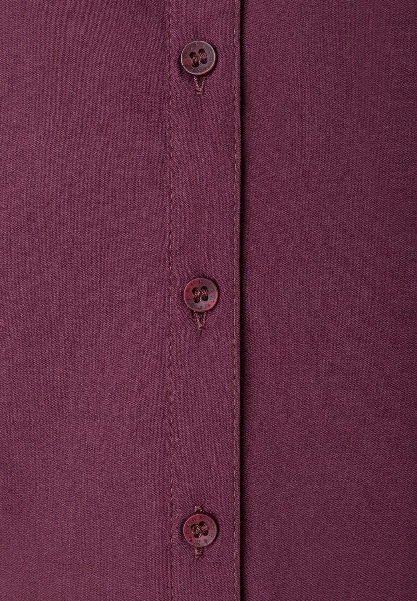 MORE & MORE Oberteil: Elegante weinrote Bluse aus Baumwolle mit Knopfleiste und dezenten Knöpfen. Klassisch & vielseitig. MORE & MORE Oberteil: Elegante weinrote Bluse aus Baumwolle mit Knopfleiste und dezenten Knöpfen. Klassisch & vielseitig.