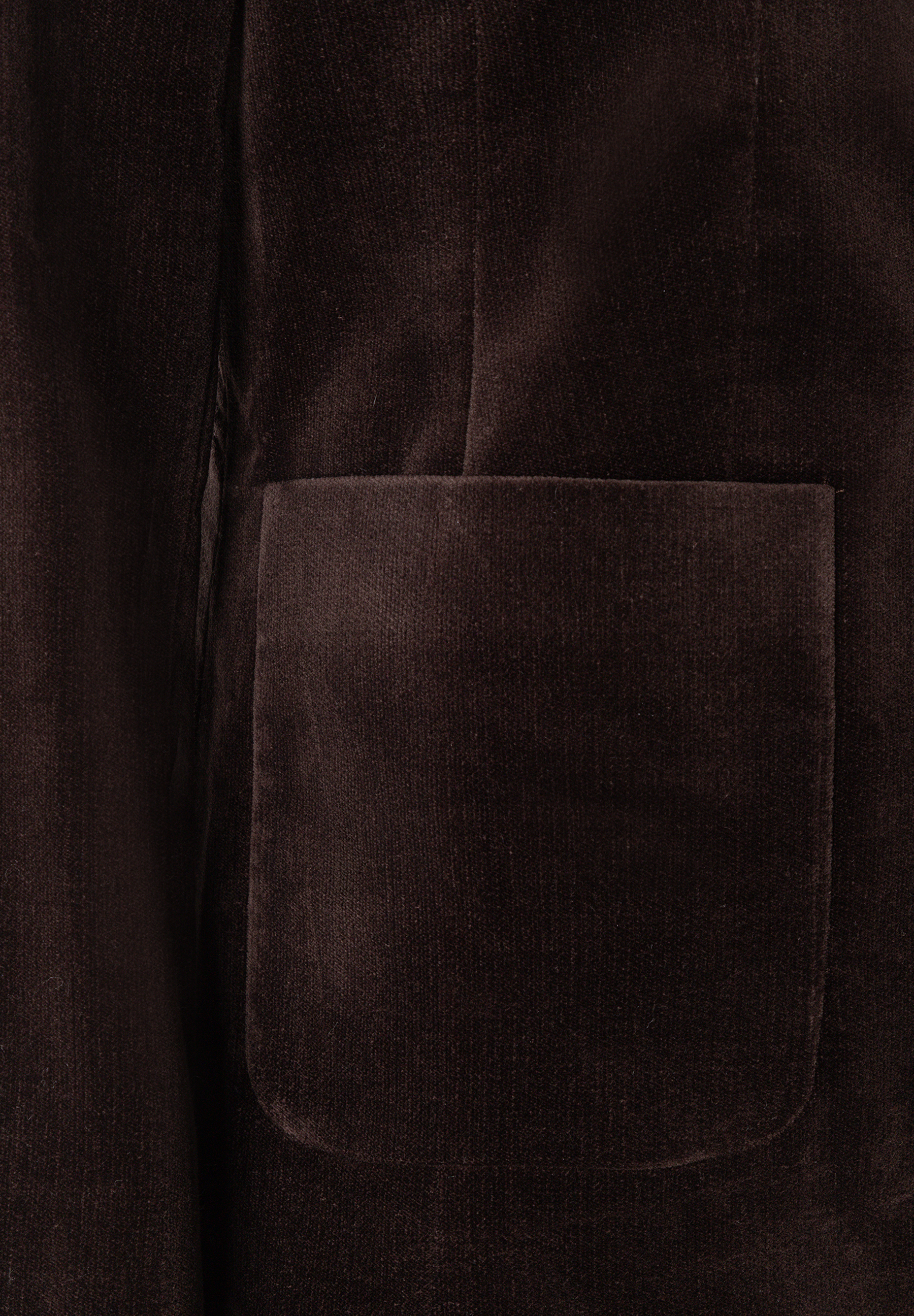 Dunkelbrauner MORE & MORE Cordblazer im Detail mit aufgesetzter Tasche, weiches Material, ideal für Business & Casual.