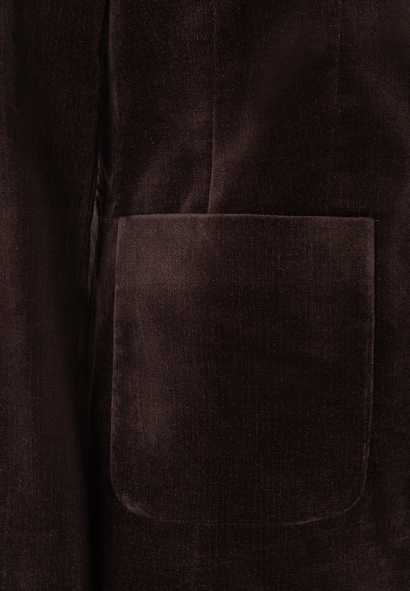 Dunkelbrauner MORE & MORE Cordblazer im Detail mit aufgesetzter Tasche, weiches Material, ideal für Business & Casual. Dunkelbrauner MORE & MORE Cordblazer im Detail mit aufgesetzter Tasche, weiches Material, ideal für Business & Casual.