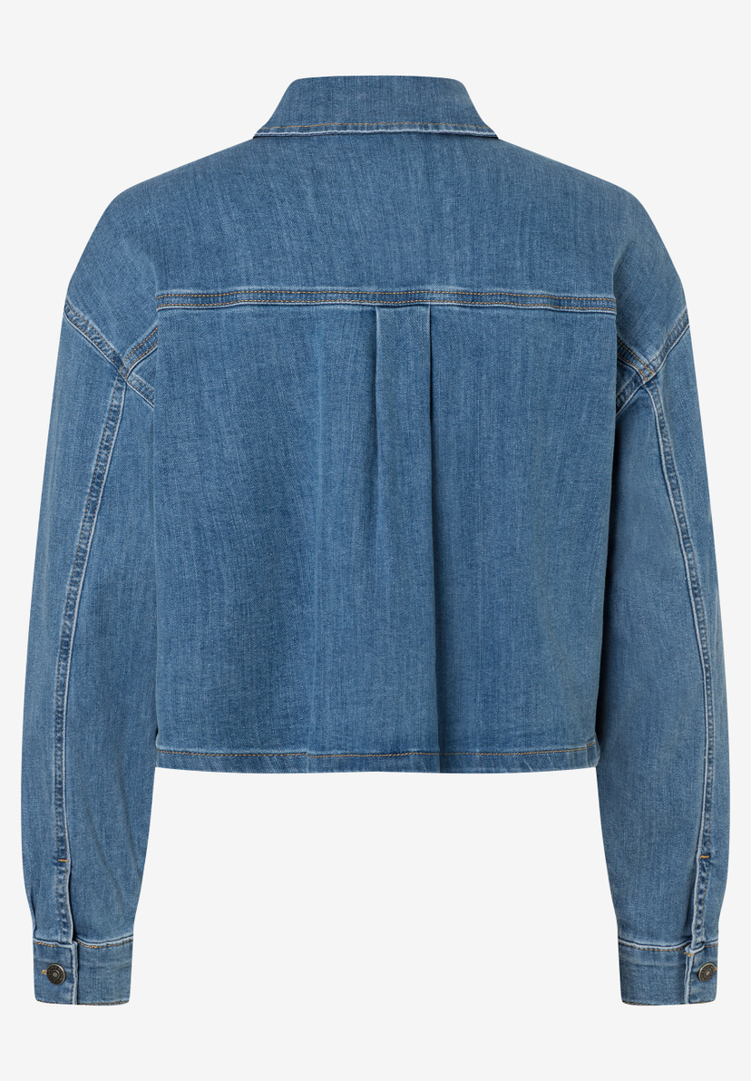 Die Rückansicht einer blauen Jeansjacke von MORE & MORE. Die Rückansicht einer blauen Jeansjacke von MORE & MORE.
