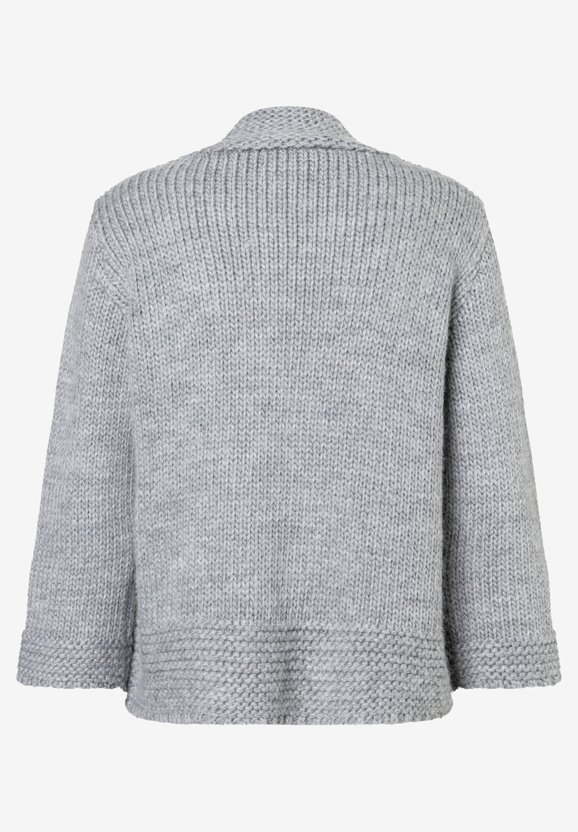 Die Rückansicht eines grauen Strick-Pullovers von MORE & MORE, der Wärme und angenehmen Tragekomfort bietet. Die Rückansicht eines grauen Strick-Pullovers von MORE & MORE, der Wärme und angenehmen Tragekomfort bietet.