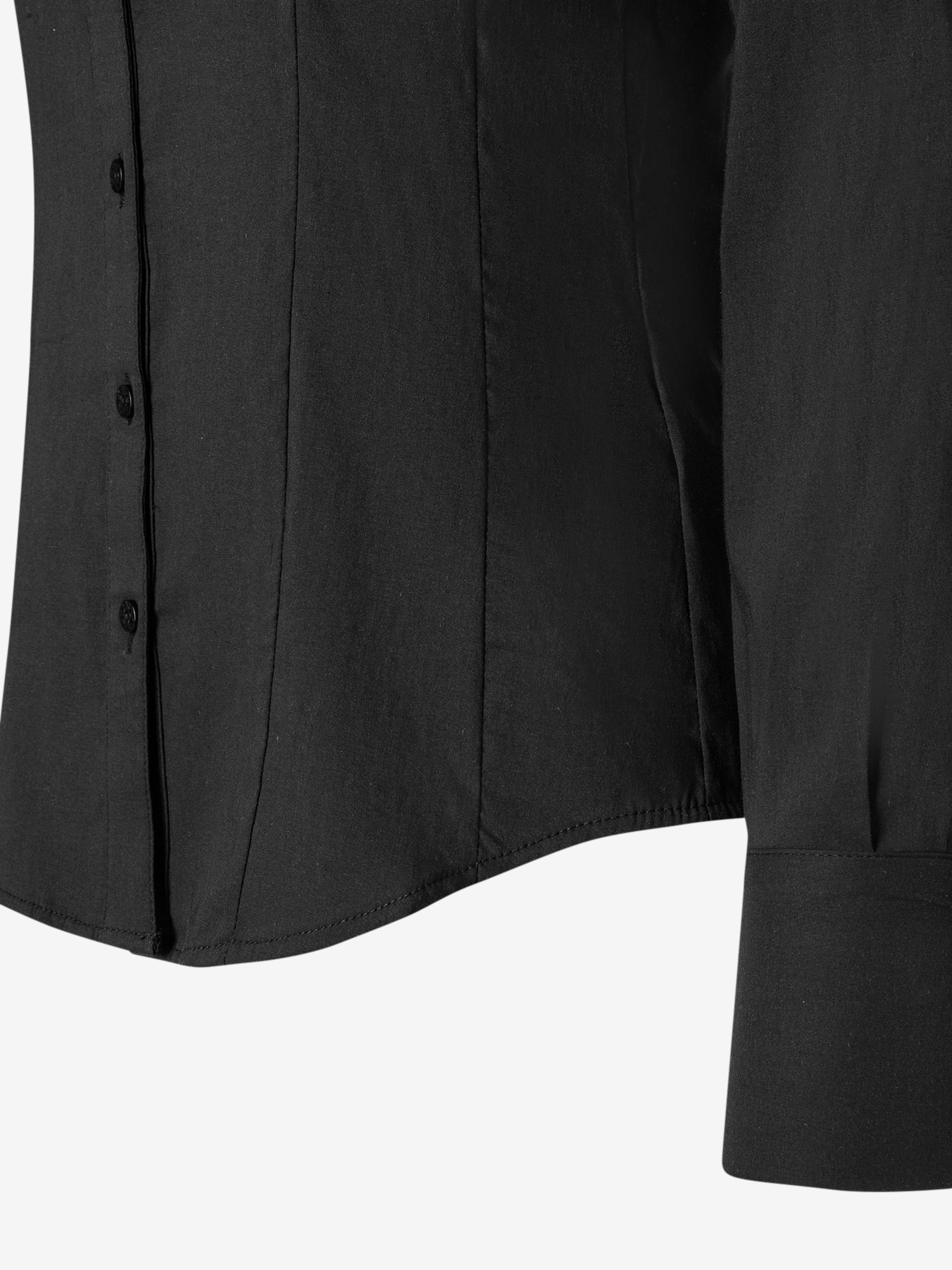 Detailaufnahme einer schwarzen MORE & MORE Bluse aus Baumwollmischung mit Stretch für Tragekomfort. Detailaufnahme einer schwarzen MORE & MORE Bluse aus Baumwollmischung mit Stretch für Tragekomfort.
