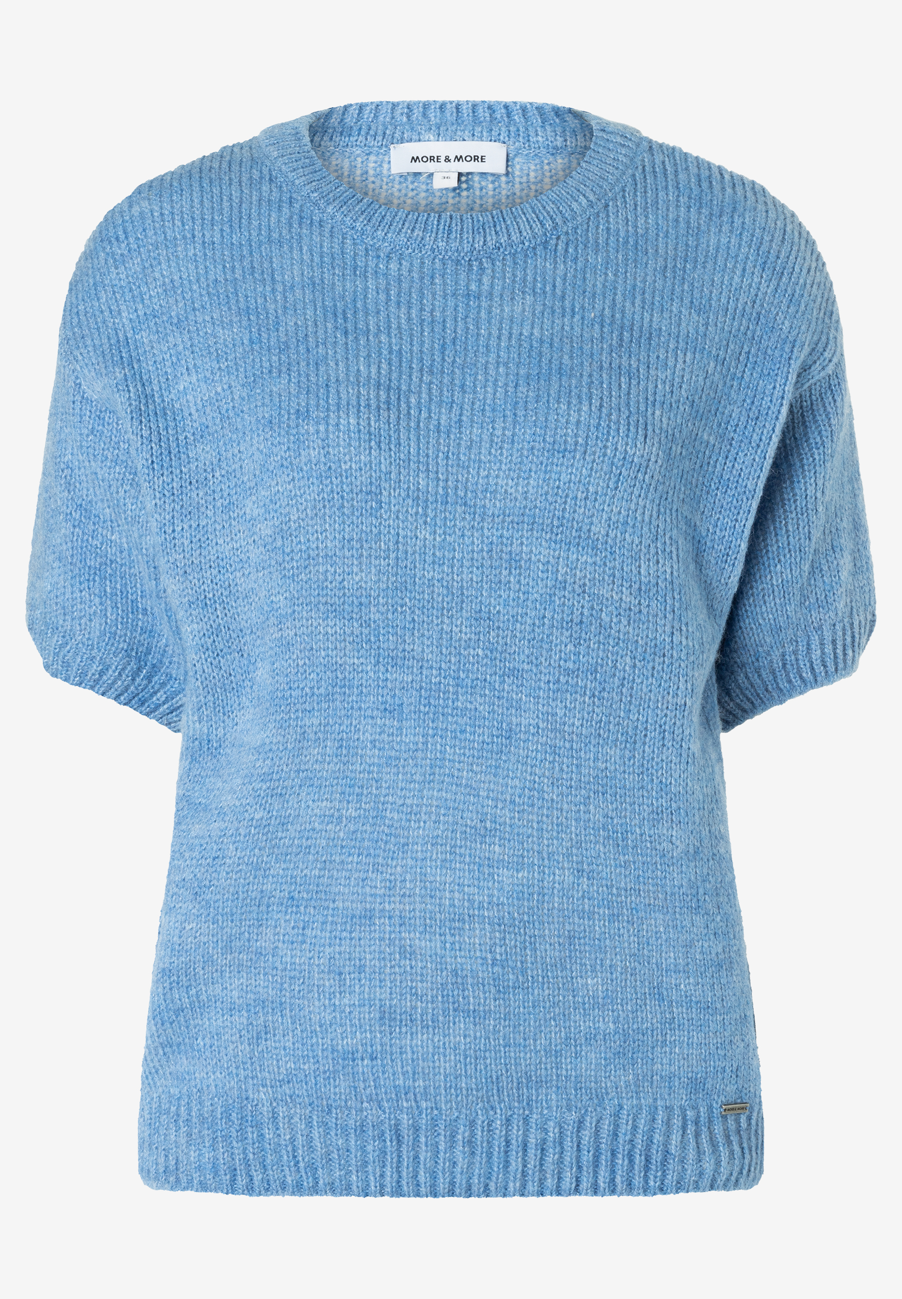 MORE & MORE Damen-Pullover in Hellblau mit Rundhalsausschnitt und kurzen Ärmeln, vorne mittig gezeigt.