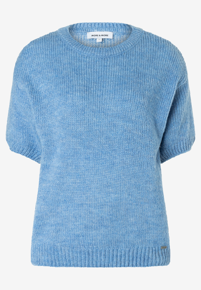 MORE & MORE Damen-Pullover in Hellblau mit Rundhalsausschnitt und kurzen Ärmeln, vorne mittig gezeigt.