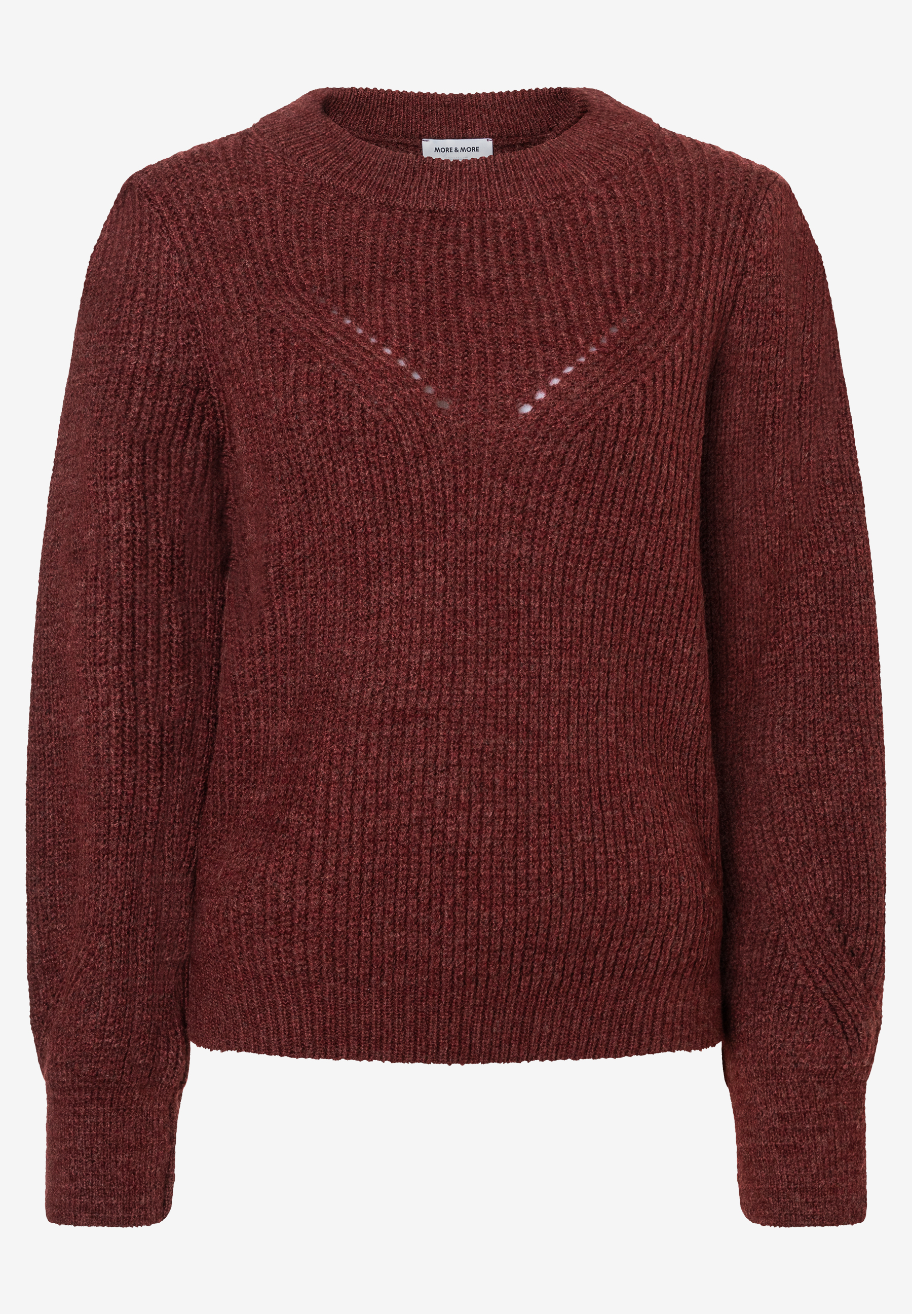 Ein roter MORE & MORE Strickpullover mit Rundhalsausschnitt und dekorativen Lochmusterdetails. Ein roter MORE & MORE Strickpullover mit Rundhalsausschnitt und dekorativen Lochmusterdetails.