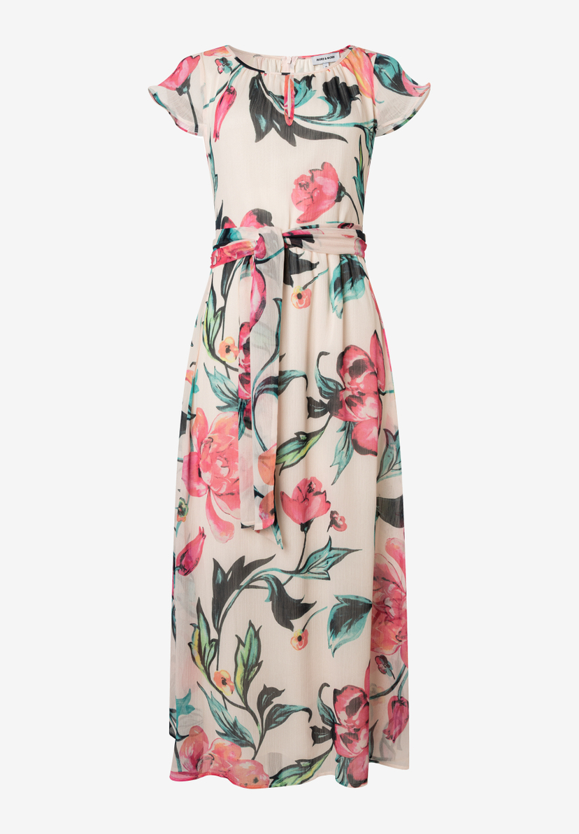 Ein MORE & MORE Oberteil, ein Kleid mit rosa Blumenmuster und einem passenden Gürtel.