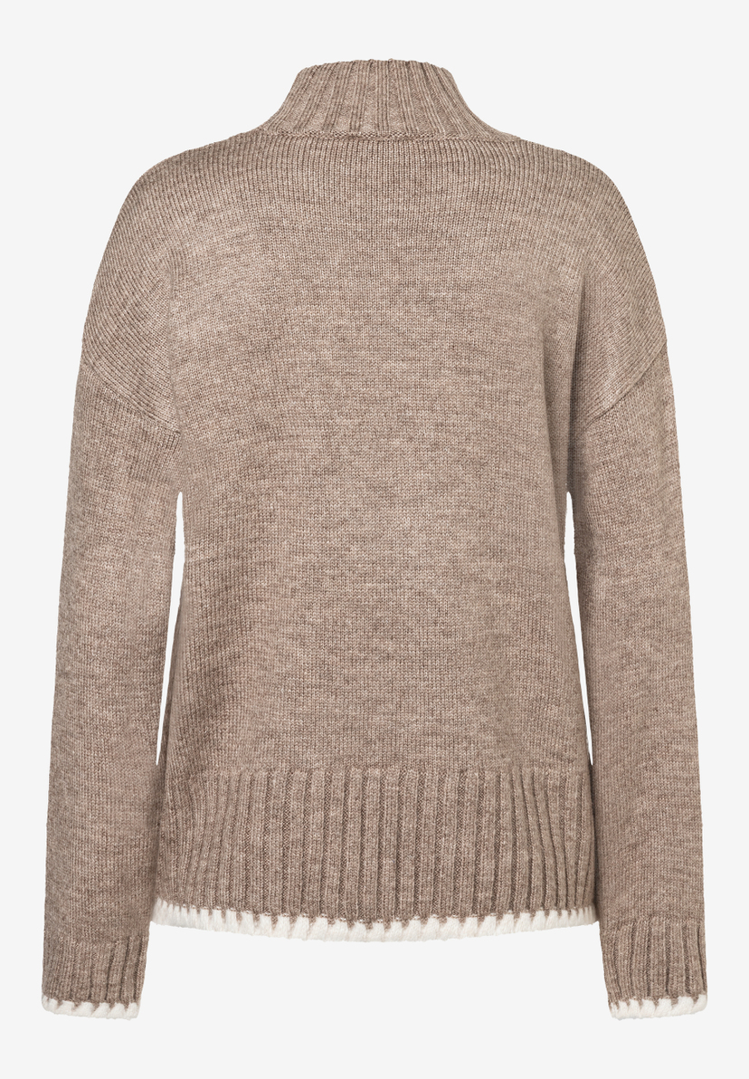 Ein MORE & MORE Strickpullover in Beige, mit hohem Kragen und weißem Saum, aus der Kategorie Oberteile. Ein MORE & MORE Strickpullover in Beige, mit hohem Kragen und weißem Saum, aus der Kategorie Oberteile.