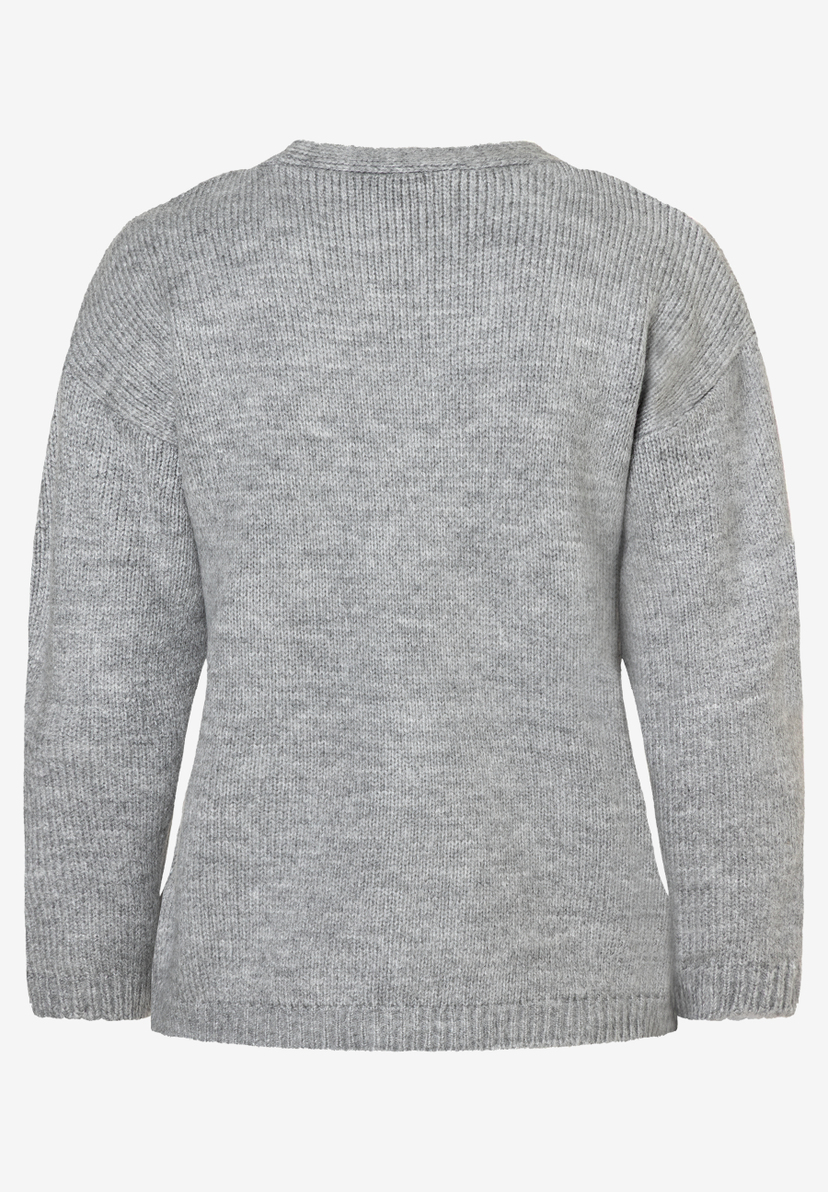 Ein grauer Strickpullover von MORE & MORE mit langen Ärmeln auf weißem Hintergrund. Ein grauer Strickpullover von MORE & MORE mit langen Ärmeln auf weißem Hintergrund.