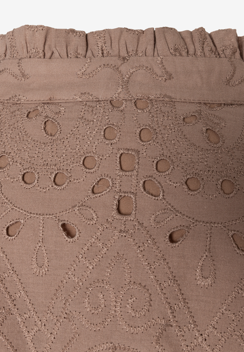 Nahaufnahme eines Oberteils von MORE & MORE mit filigraner Spitze und angenehmem Tragekomfort. Nahaufnahme eines Oberteils von MORE & MORE mit filigraner Spitze und angenehmem Tragekomfort.