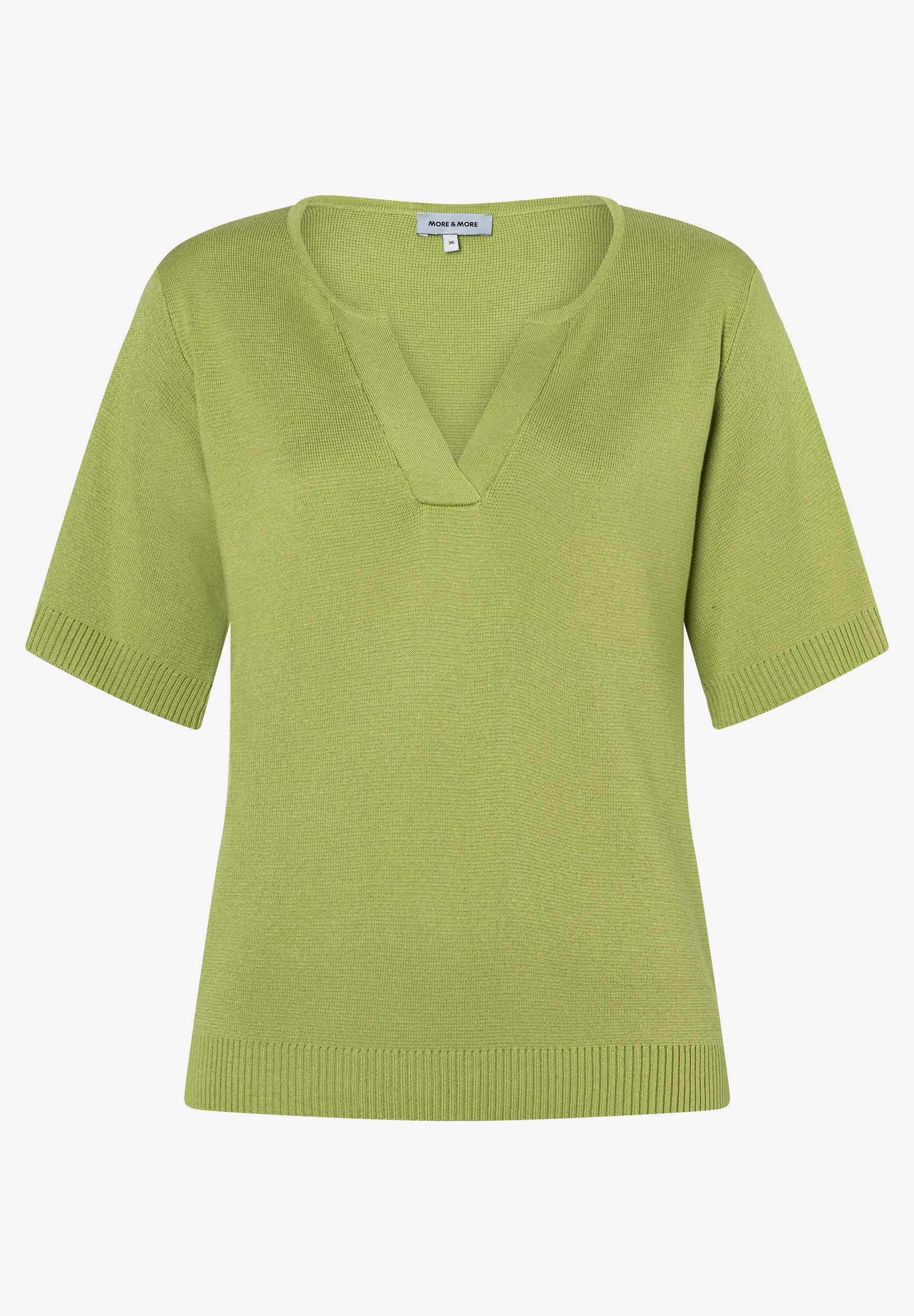 Ein lindgrüner MORE & MORE Strickpullover mit V-Ausschnitt und kurzen Ärmeln.