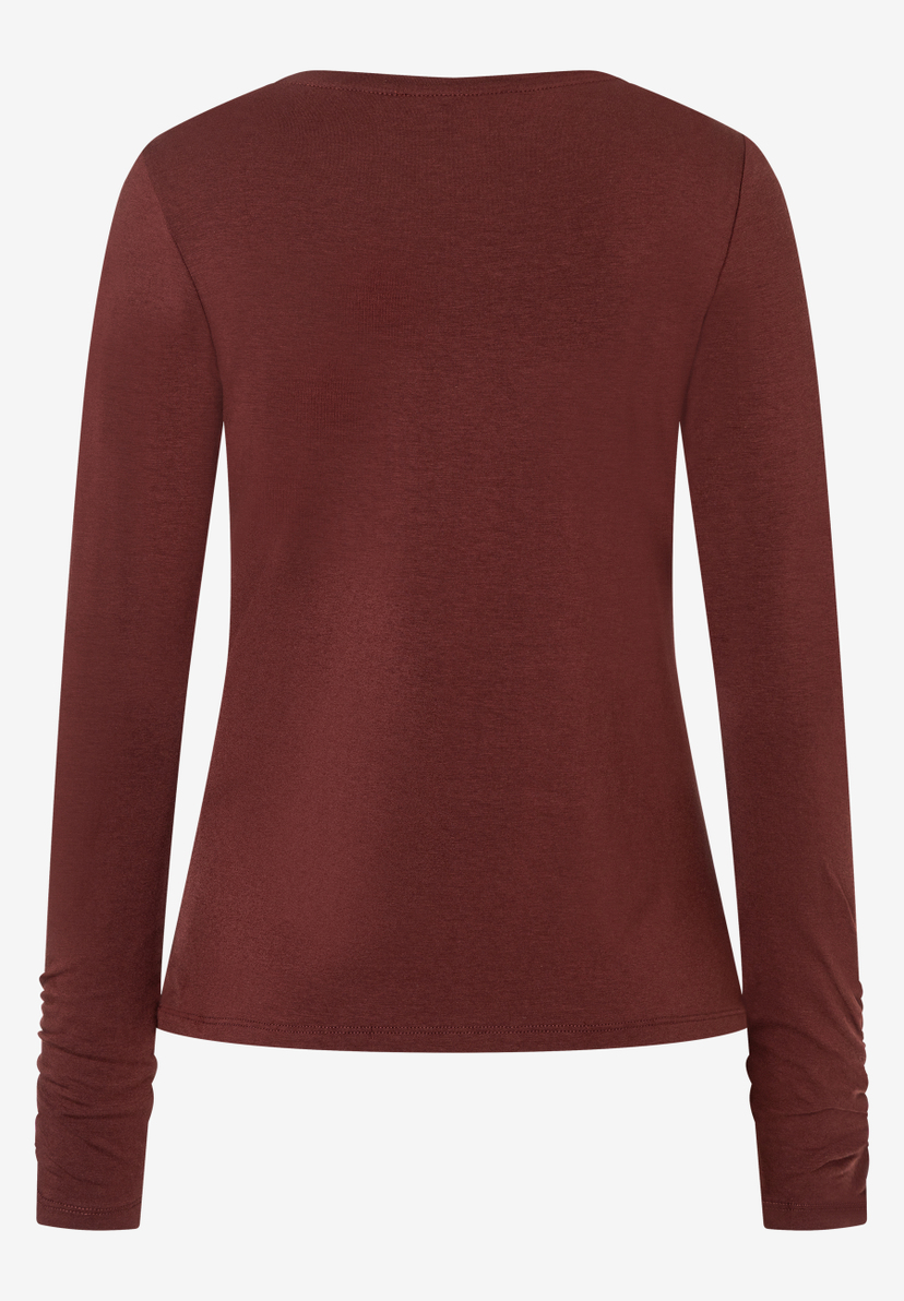 Ein MORE & MORE Oberteil, ein langärmliges Shirt in Kastanienbraun, von hinten fotografiert. Ein MORE & MORE Oberteil, ein langärmliges Shirt in Kastanienbraun, von hinten fotografiert.