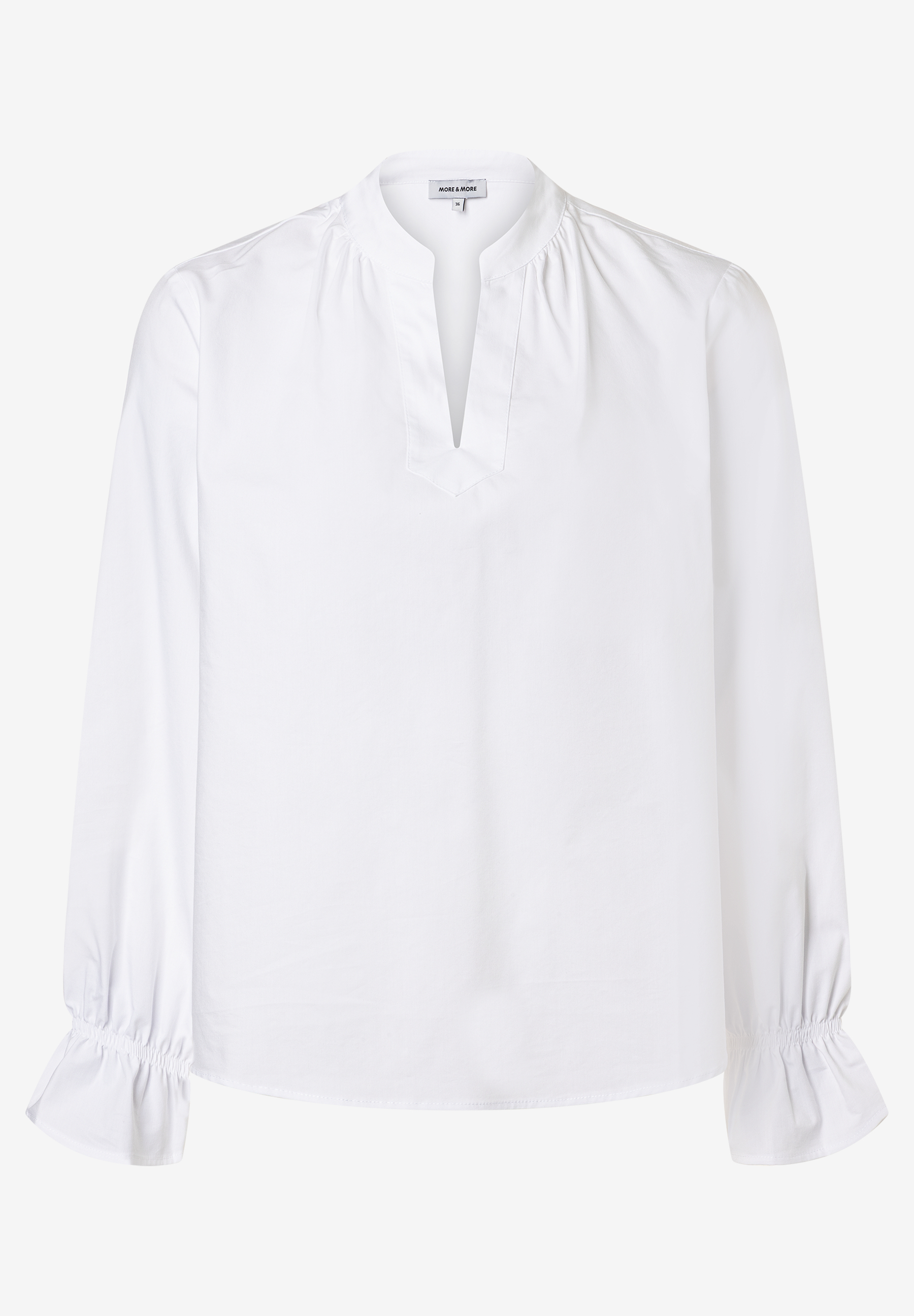 Weiße Bluse von MORE & MORE mit V-Ausschnitt und langen Ärmeln mit Rüschen am Saum. Weiße Bluse von MORE & MORE mit V-Ausschnitt und langen Ärmeln mit Rüschen am Saum.