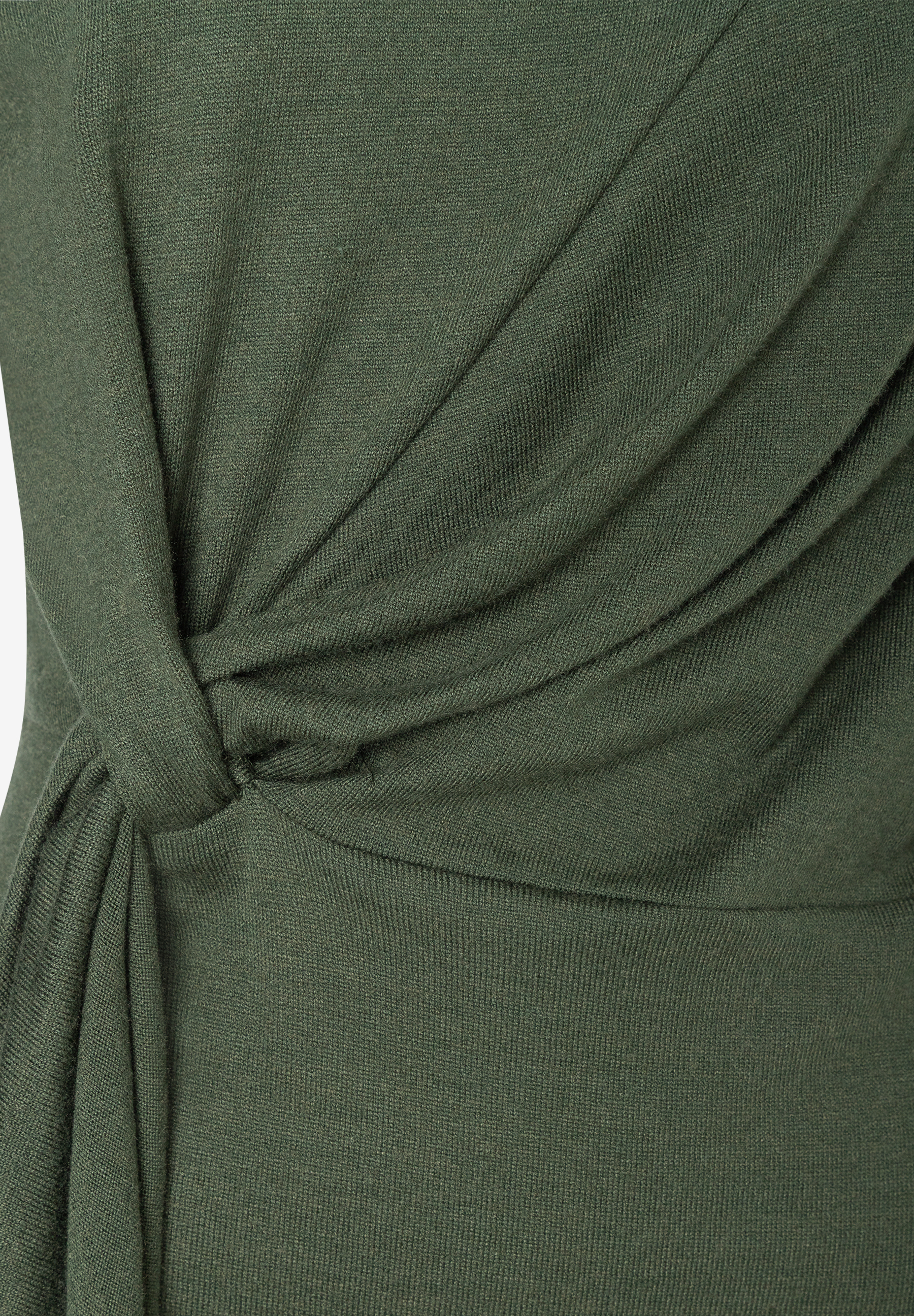 MORE & MORE T-Shirt/Top aus dunkelgrünem Strickstoff mit Falten und einem dekorativen Knoten in der Taille.