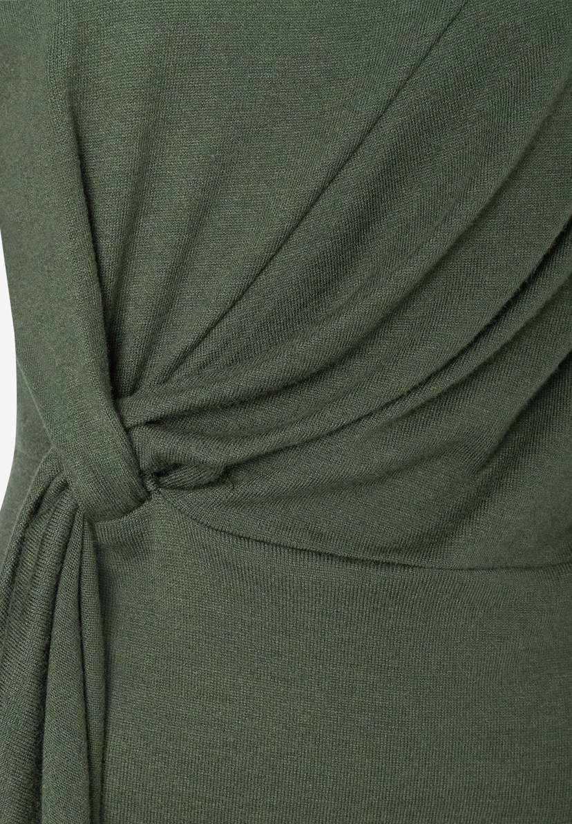 MORE & MORE T-Shirt/Top aus dunkelgrünem Strickstoff mit Falten und einem dekorativen Knoten in der Taille.