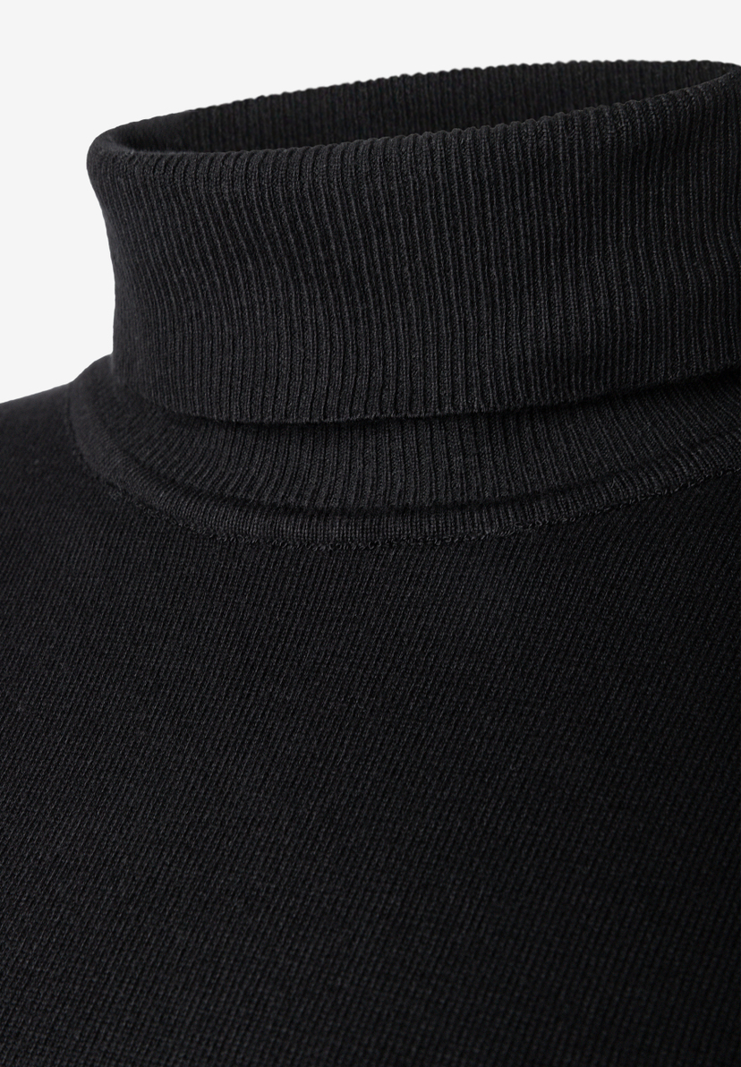 MORE & MORE schwarzer Rollkragenpullover, Rippstrickdetails am Hals, nah aufgenommen