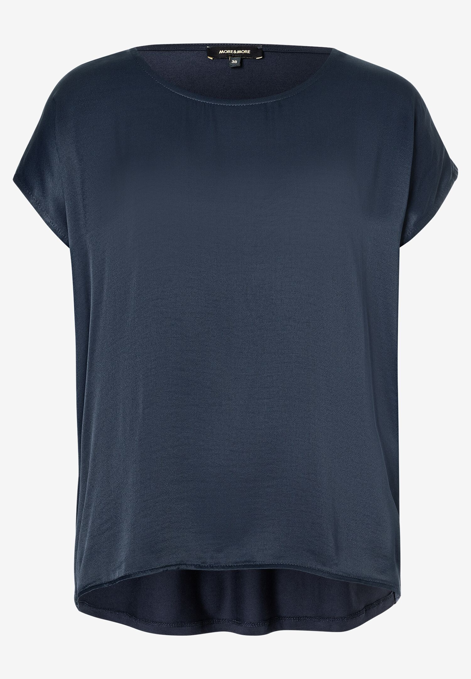 Ein dunkelblaues, glänzendes MORE & MORE Shirt liegt flach auf einem weißen Hintergrund. Ein dunkelblaues, glänzendes MORE & MORE Shirt liegt flach auf einem weißen Hintergrund.