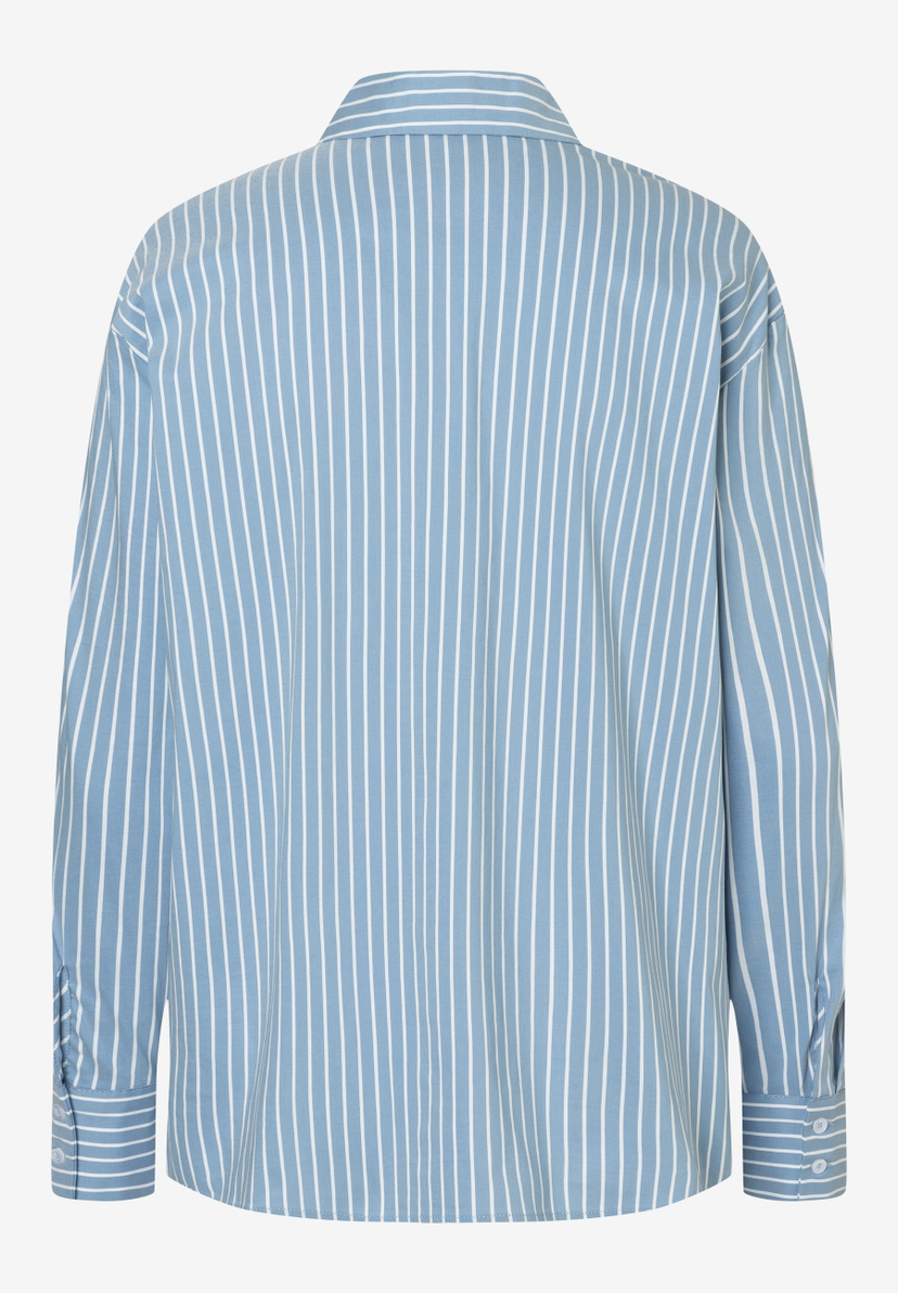 Die MORE & MORE Bluse ist hellblau mit weißen Streifen und hat lange Ärmel. Die MORE & MORE Bluse ist hellblau mit weißen Streifen und hat lange Ärmel.