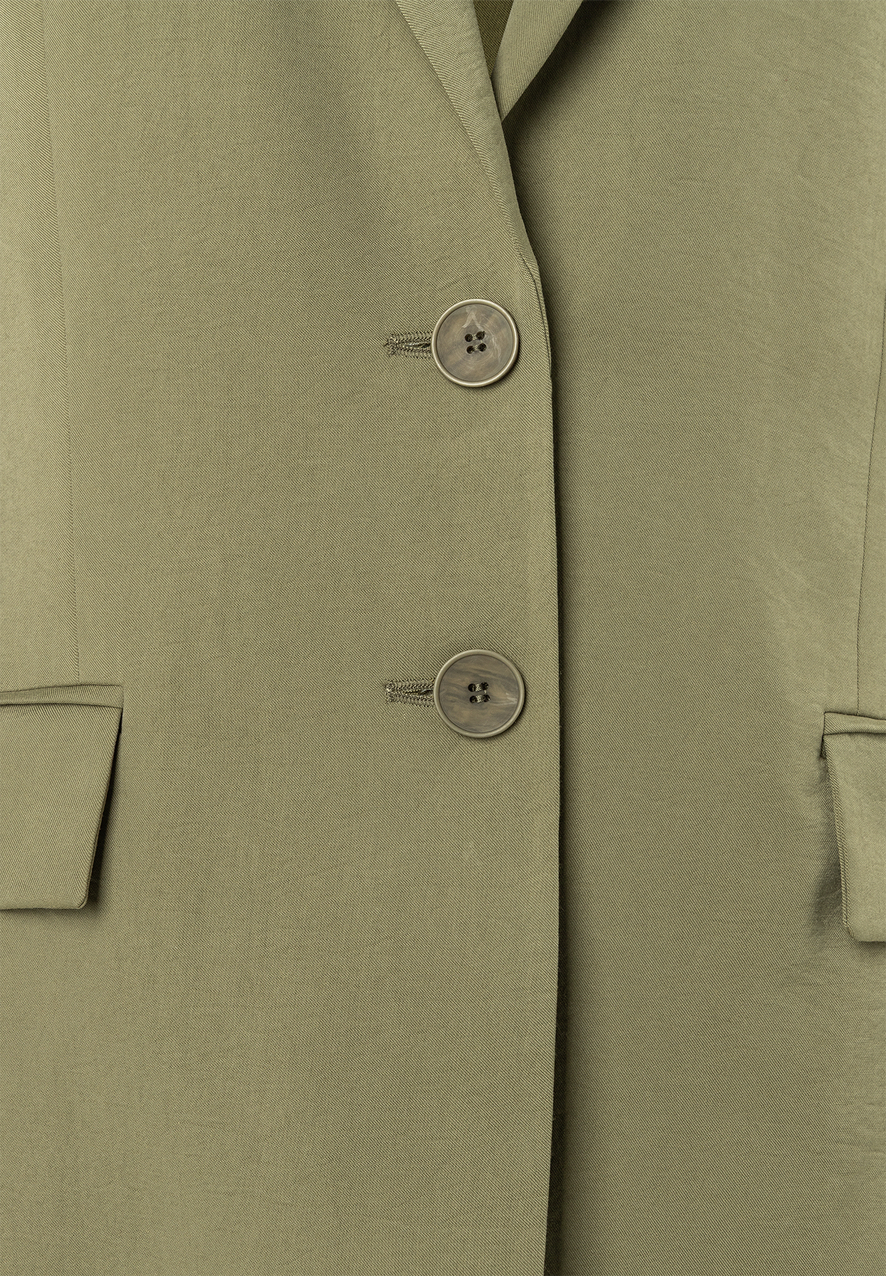 Detailaufnahme von MORE & MORE Blazer mit zwei Knöpfen. Detailaufnahme von MORE & MORE Blazer mit zwei Knöpfen.